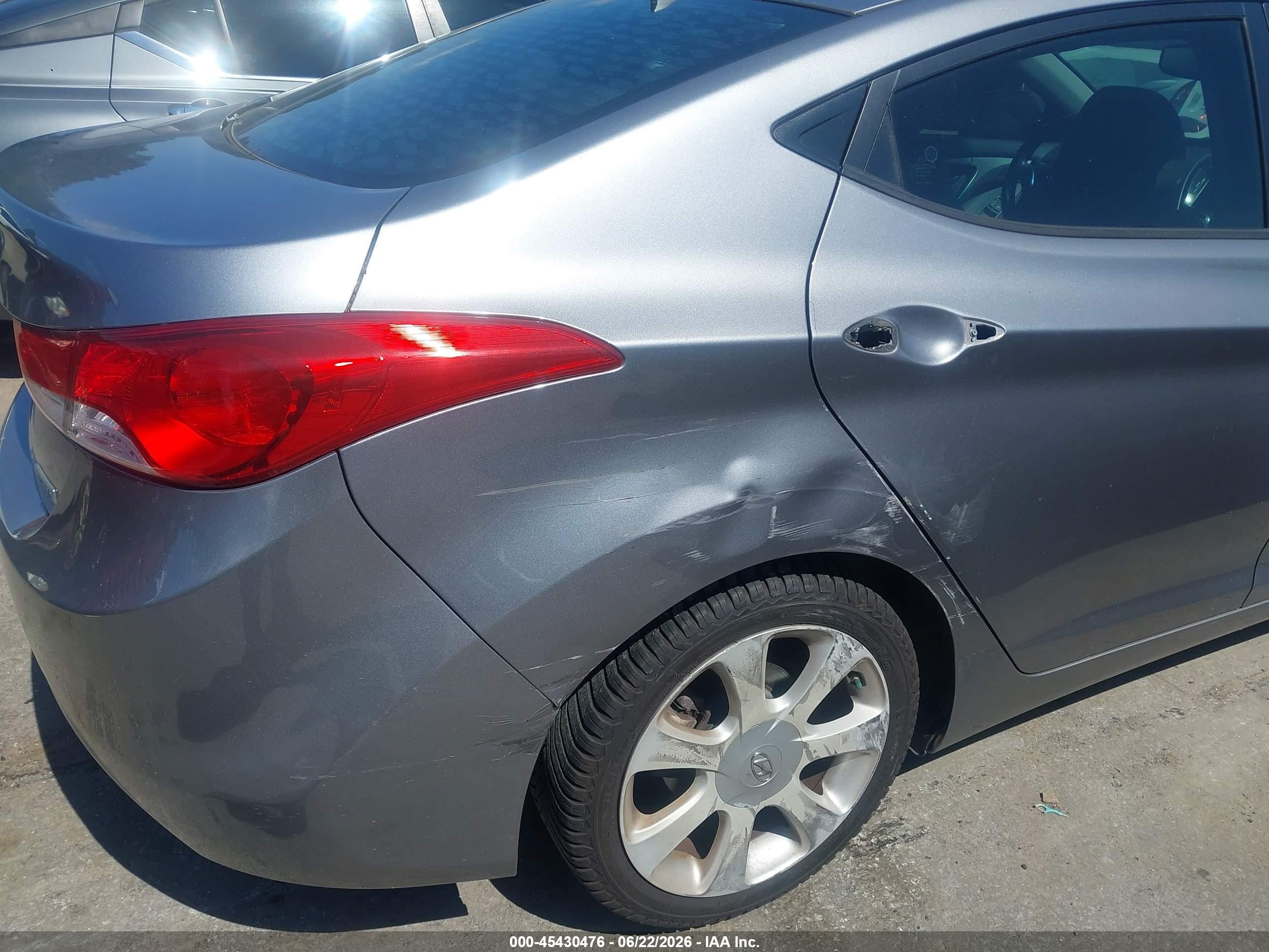 2013 Hyundai Elantra Limited Silver vin: KMHDH4AE7DU612881
