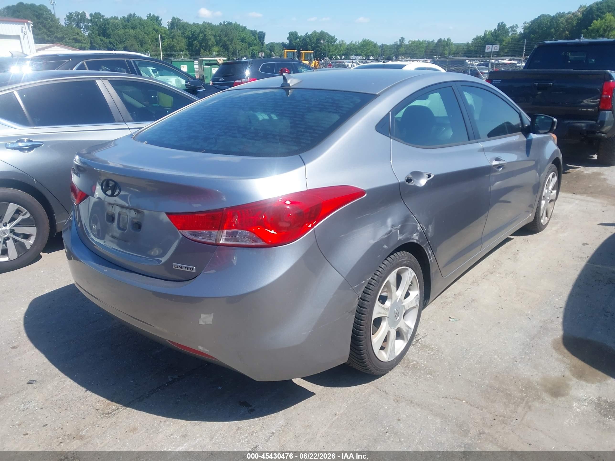 2013 Hyundai Elantra Limited Silver vin: KMHDH4AE7DU612881