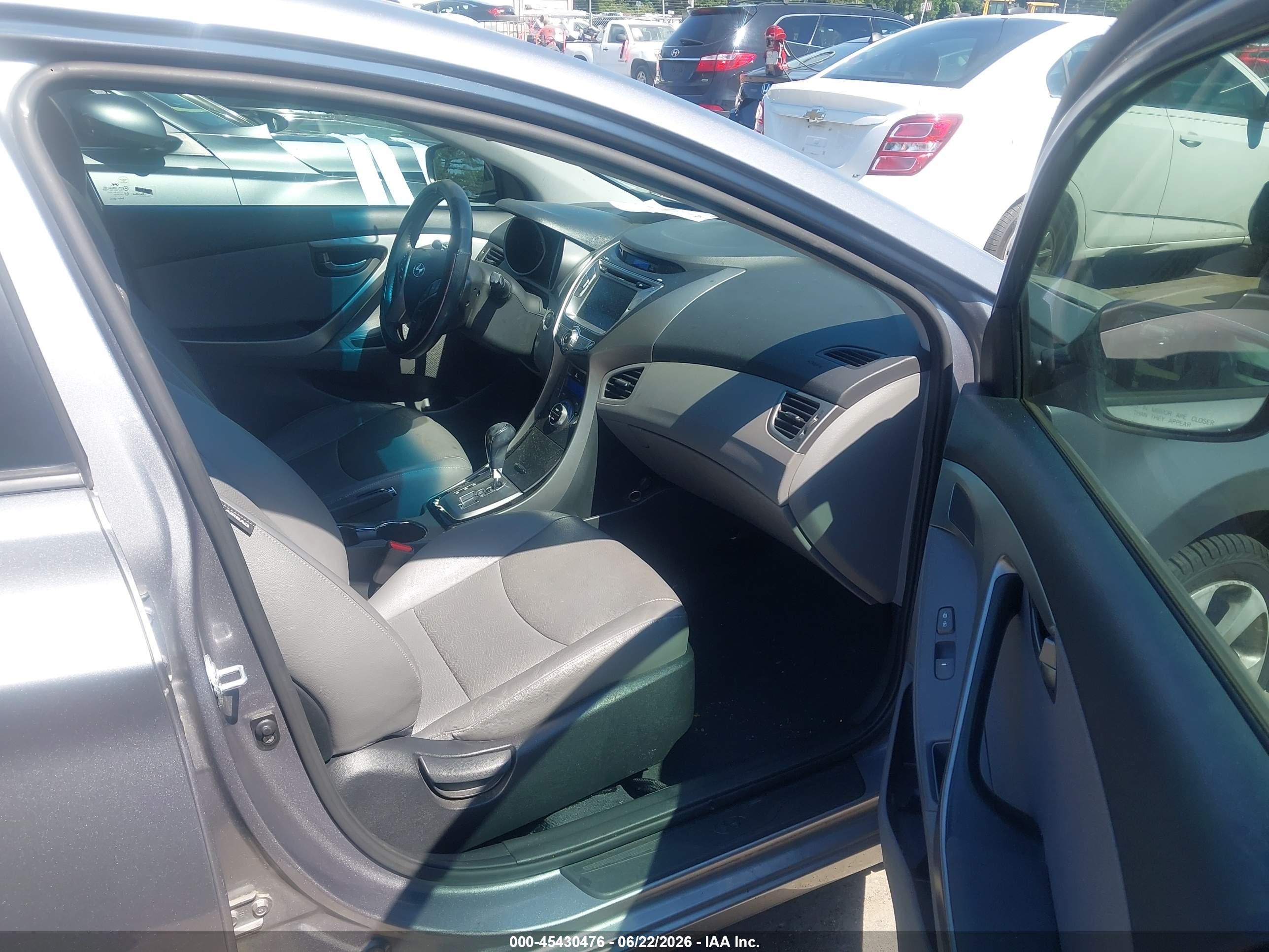 2013 Hyundai Elantra Limited Silver vin: KMHDH4AE7DU612881