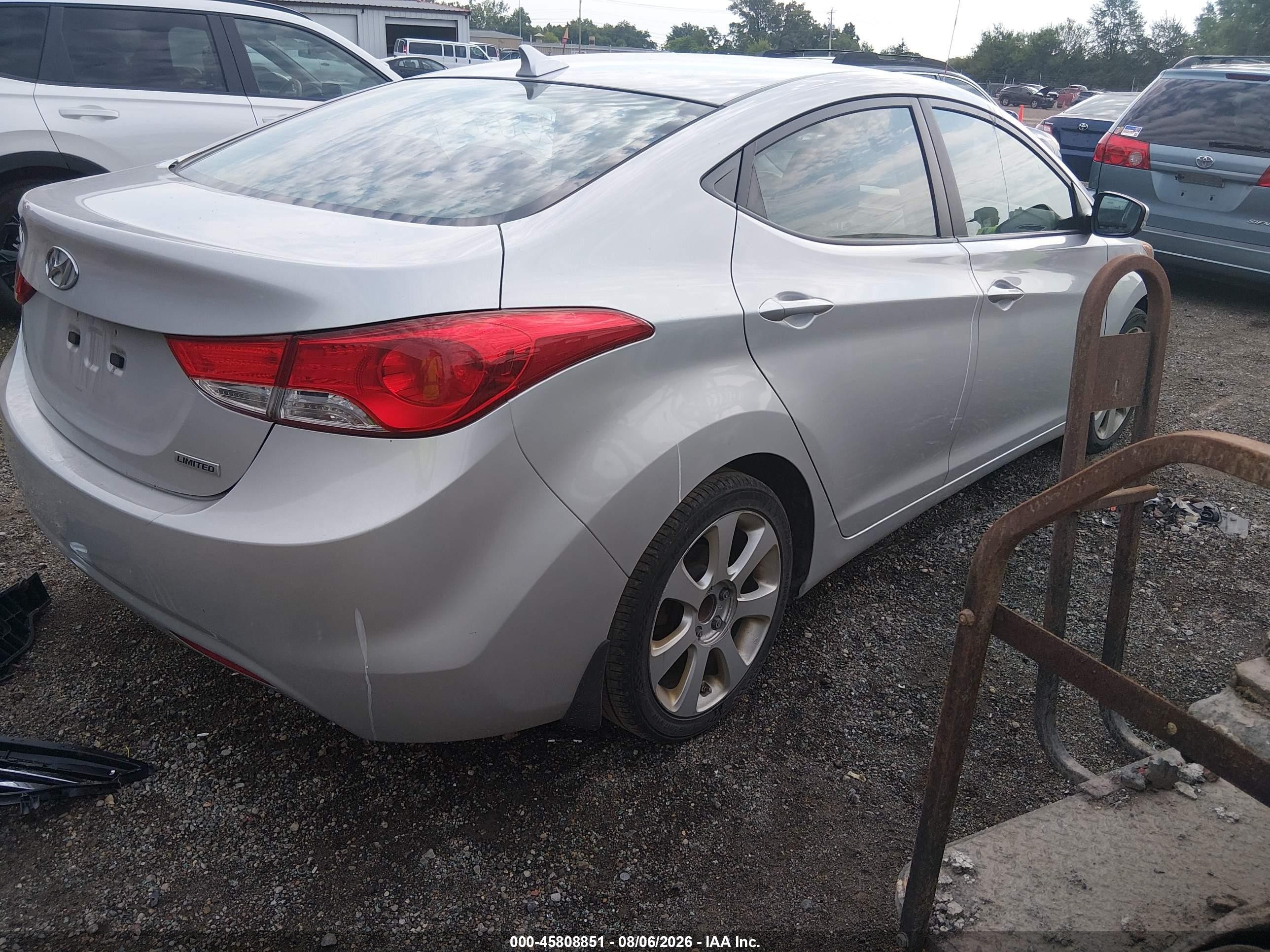 2013 Hyundai Elantra Limited Silver vin: KMHDH4AE7DU748265