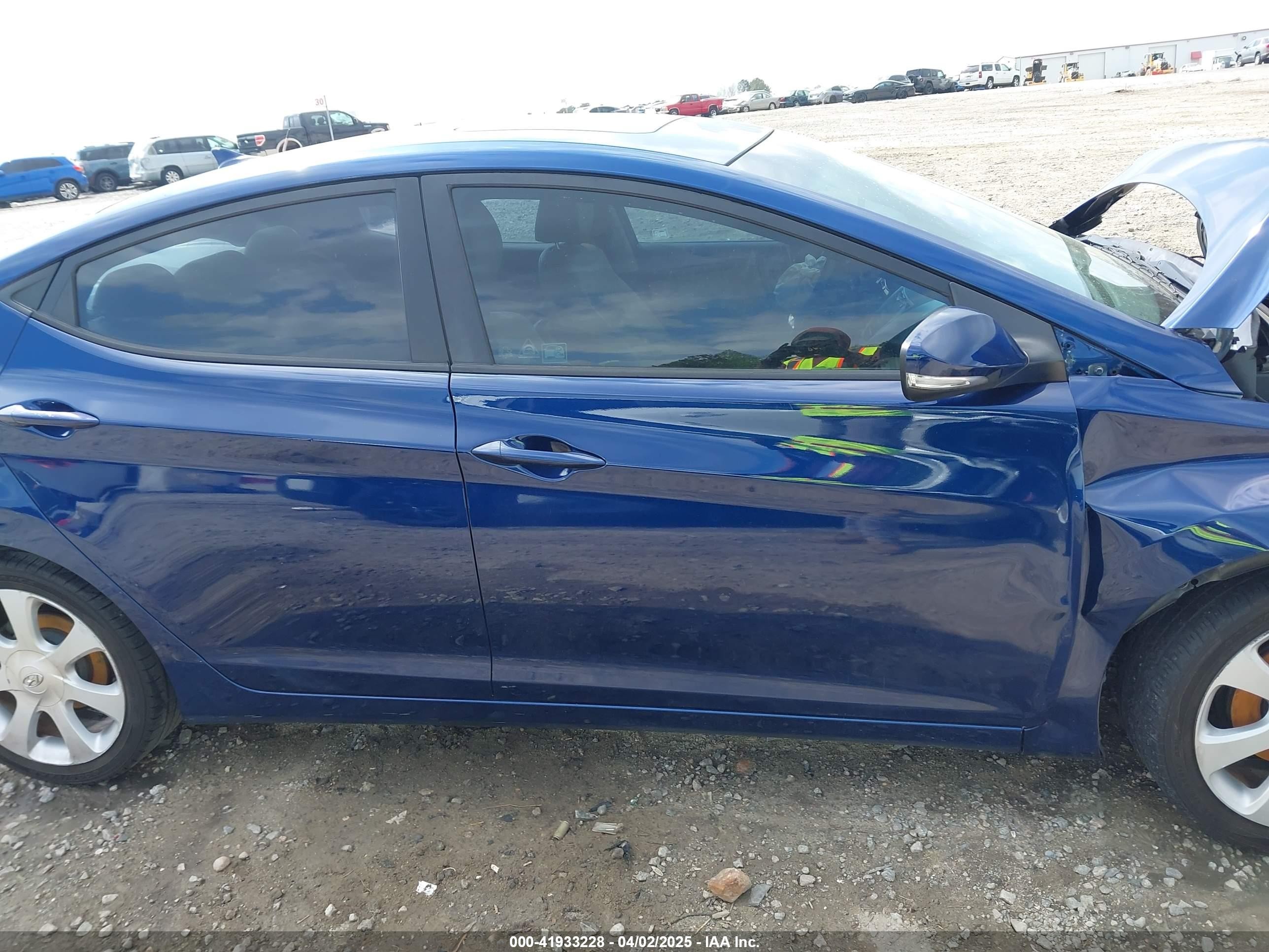 2013 Hyundai Elantra Limited Blue vin: KMHDH4AE7DU749688