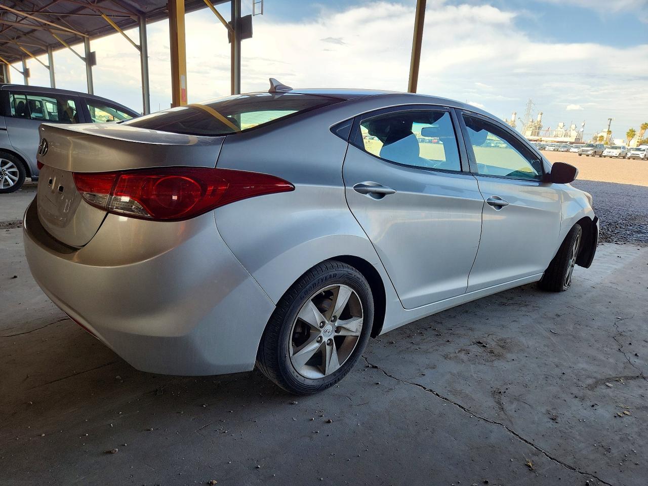 2013 Hyundai Elantra Серебряный vin: KMHDH4AE7DU895038