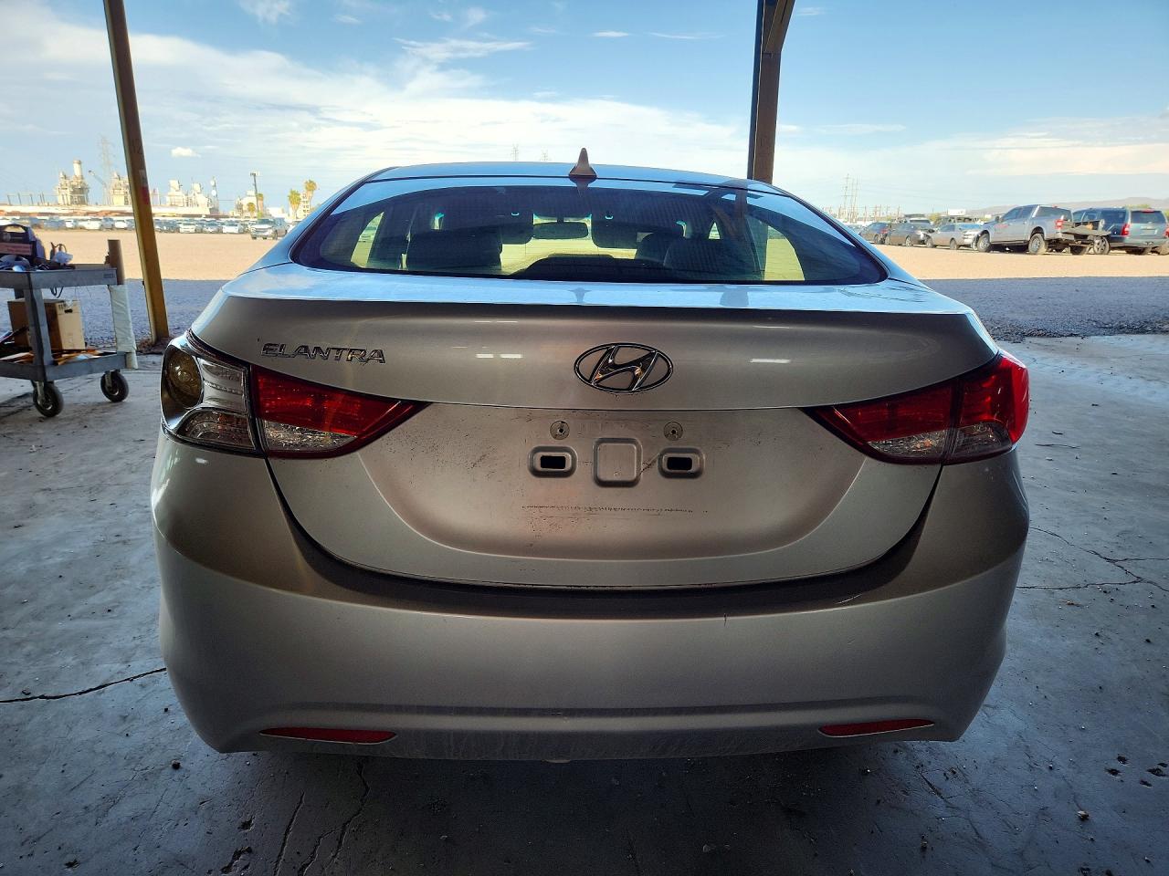 2013 Hyundai Elantra Серебряный vin: KMHDH4AE7DU895038