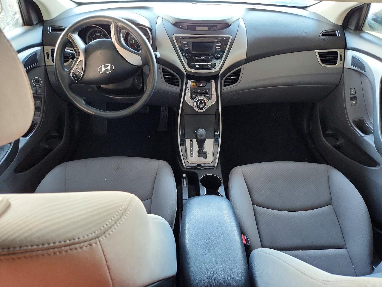 2013 Hyundai Elantra Серебряный vin: KMHDH4AE7DU895038
