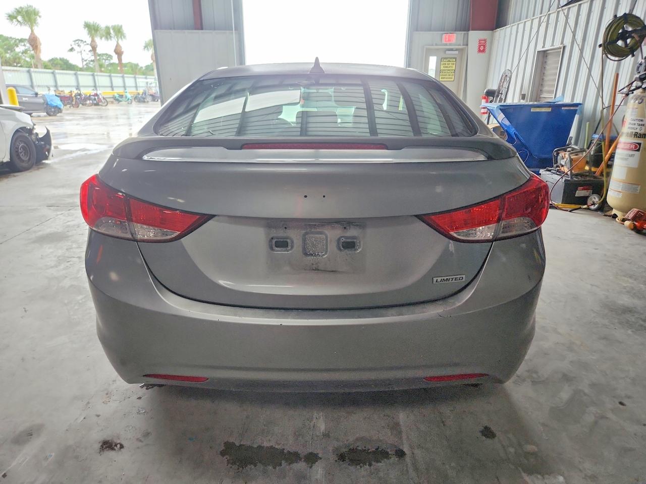 2013 Hyundai Elantra Limited Silver vin: KMHDH4AE7DU919452