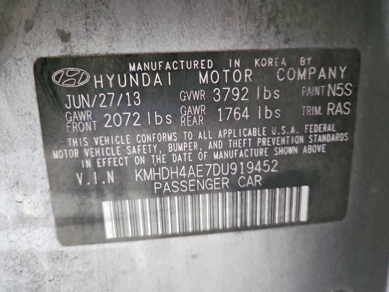 2013 Hyundai Elantra Limited Silver vin: KMHDH4AE7DU919452