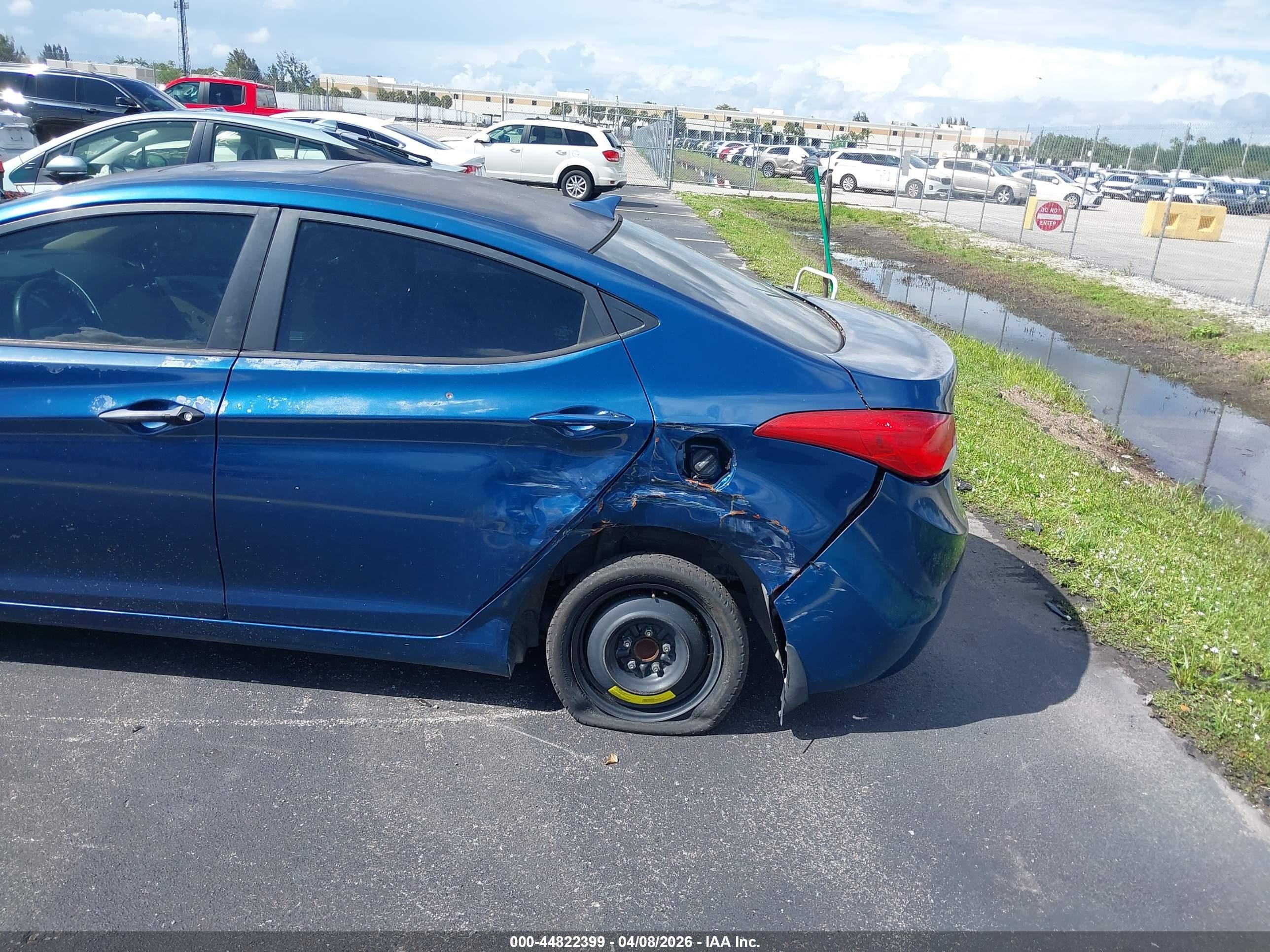 2013 Hyundai Elantra Limited Blue vin: KMHDH4AE7DU946084