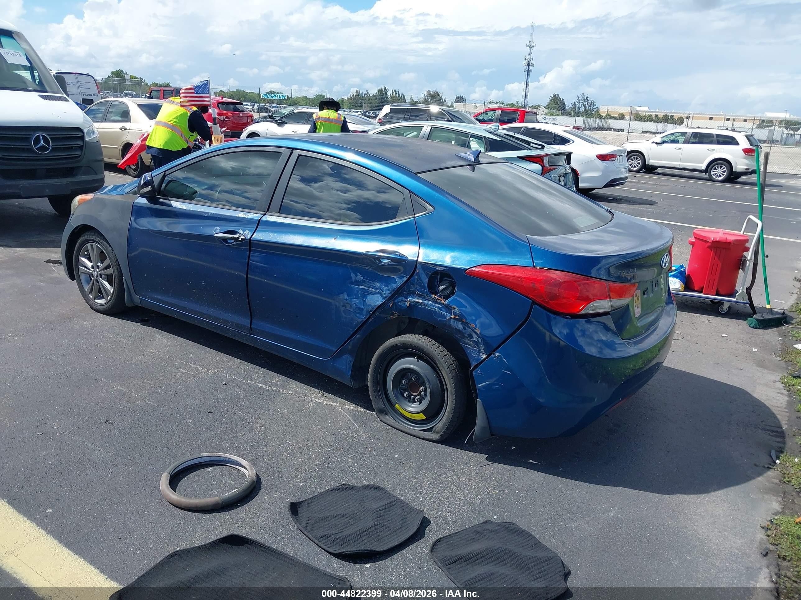 2013 Hyundai Elantra Limited Blue vin: KMHDH4AE7DU946084