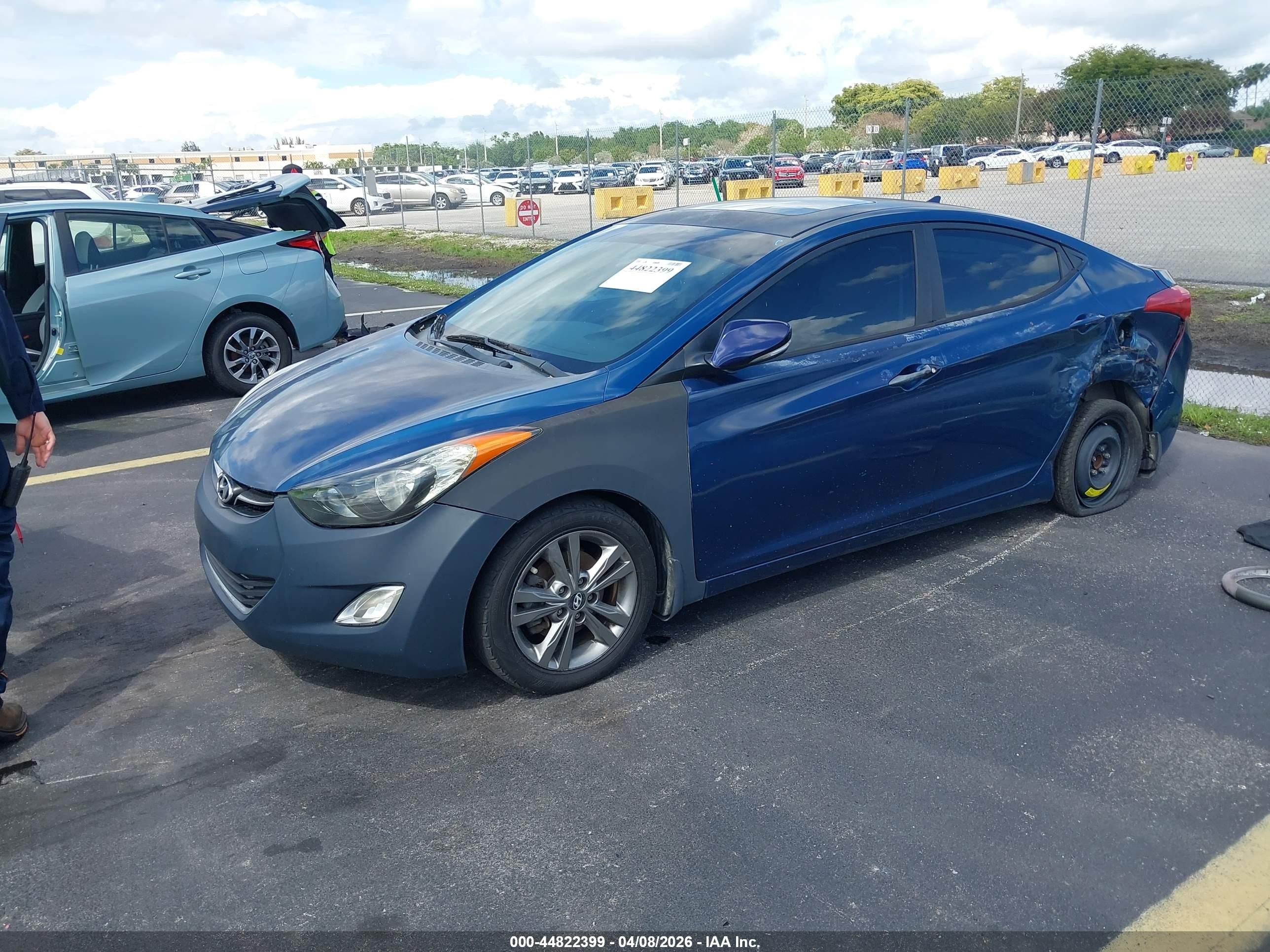 2013 Hyundai Elantra Limited Blue vin: KMHDH4AE7DU946084