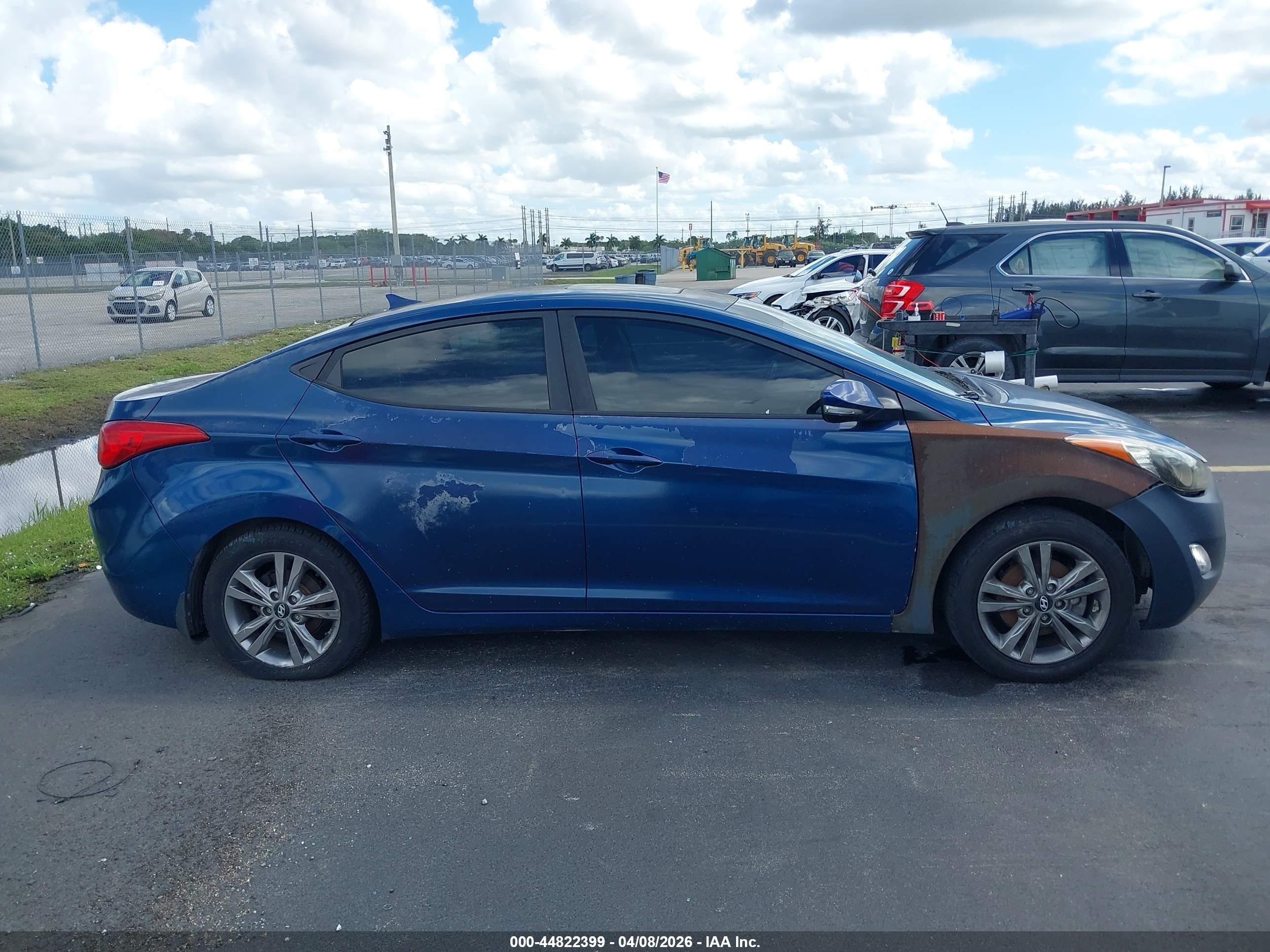 2013 Hyundai Elantra Limited Blue vin: KMHDH4AE7DU946084