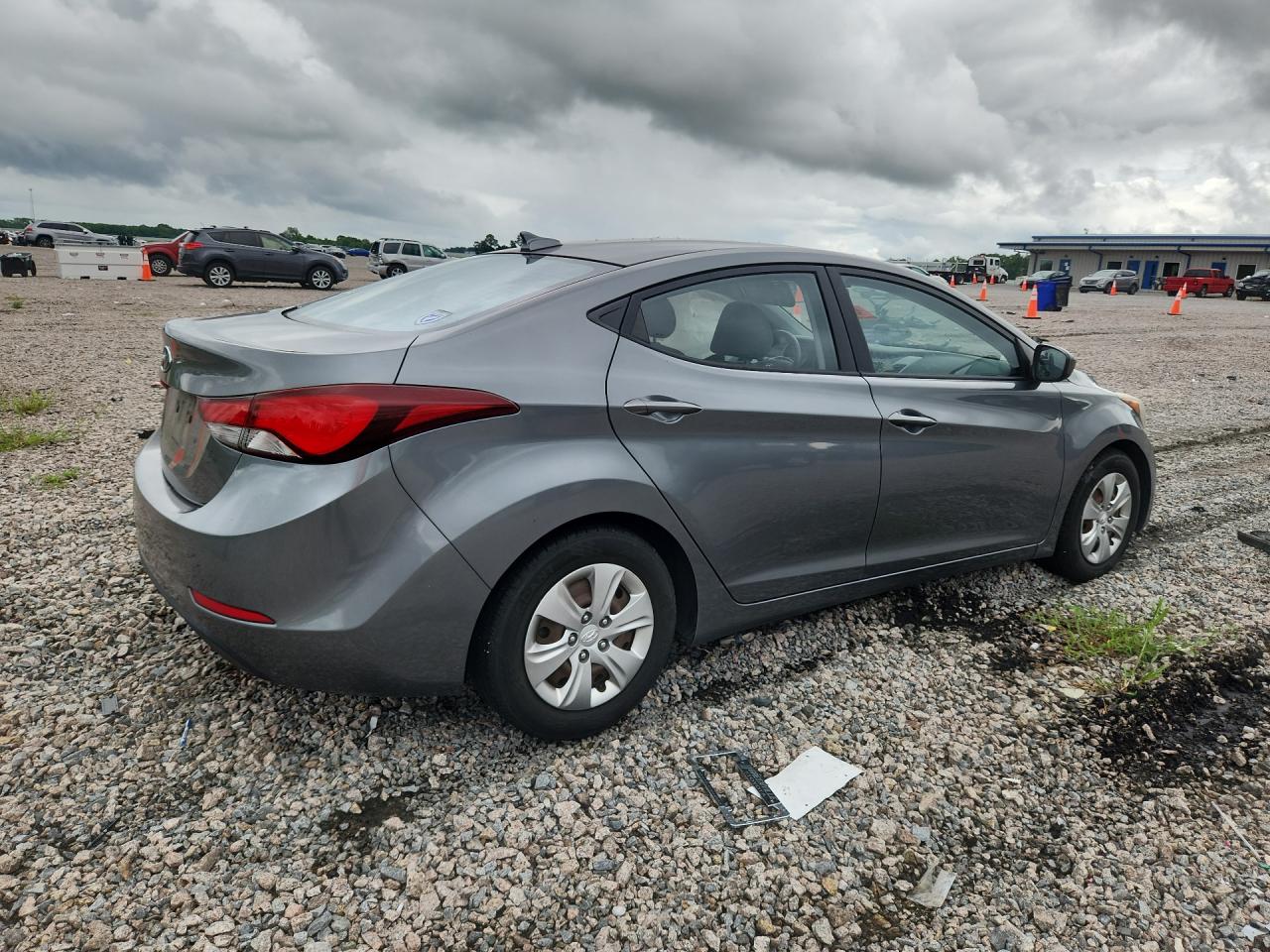 2016 Hyundai Elantra Silver vin: KMHDH4AE7GU634576