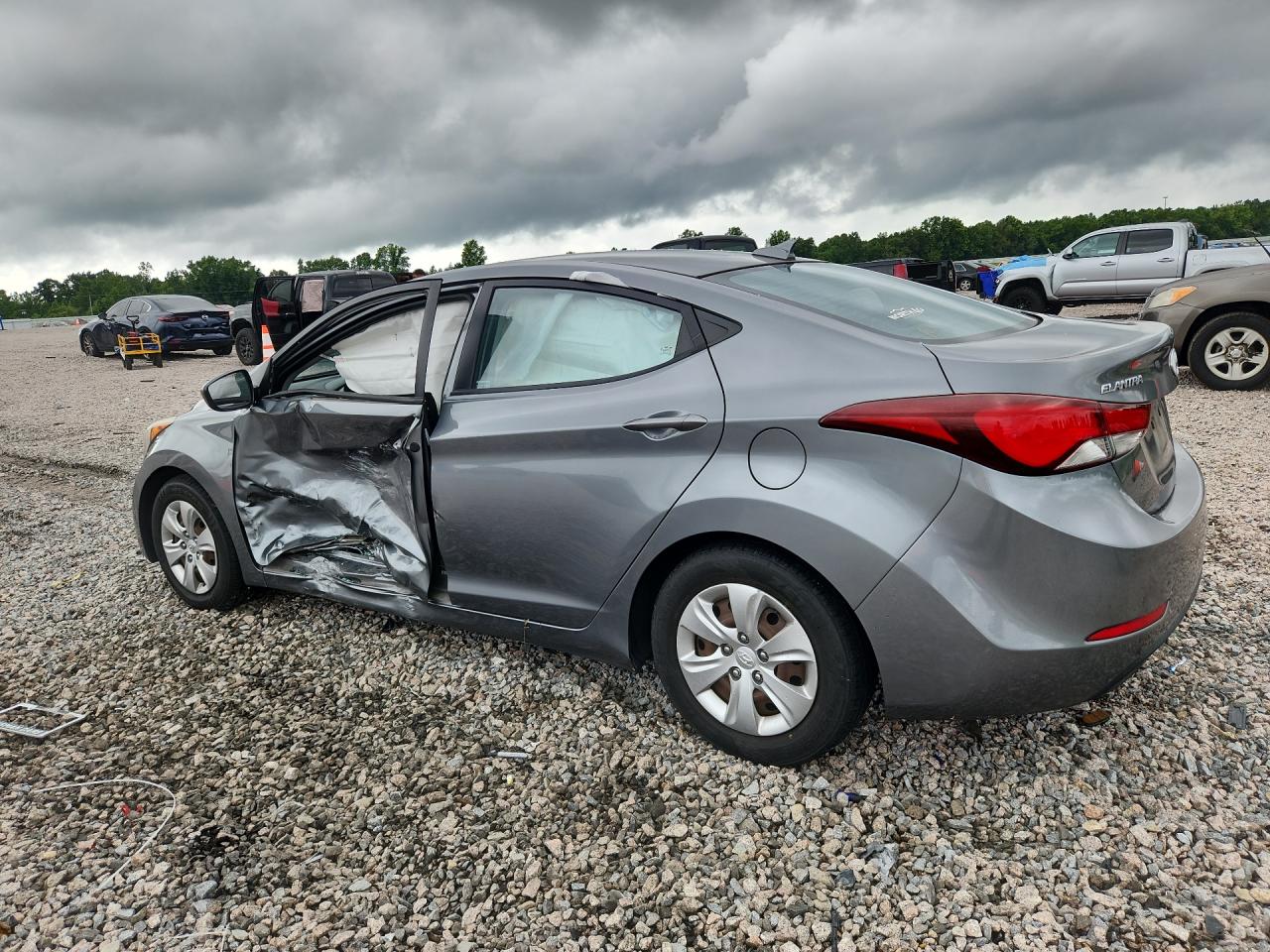 2016 Hyundai Elantra Silver vin: KMHDH4AE7GU634576