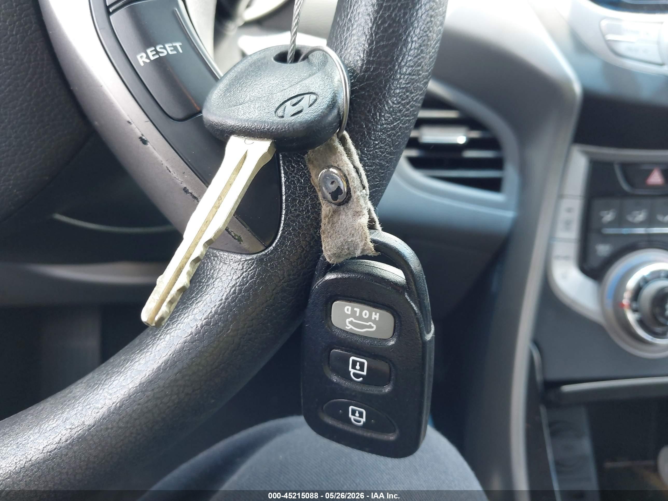 2013 Hyundai Elantra Gls Gold vin: KMHDH4AE8DU529914