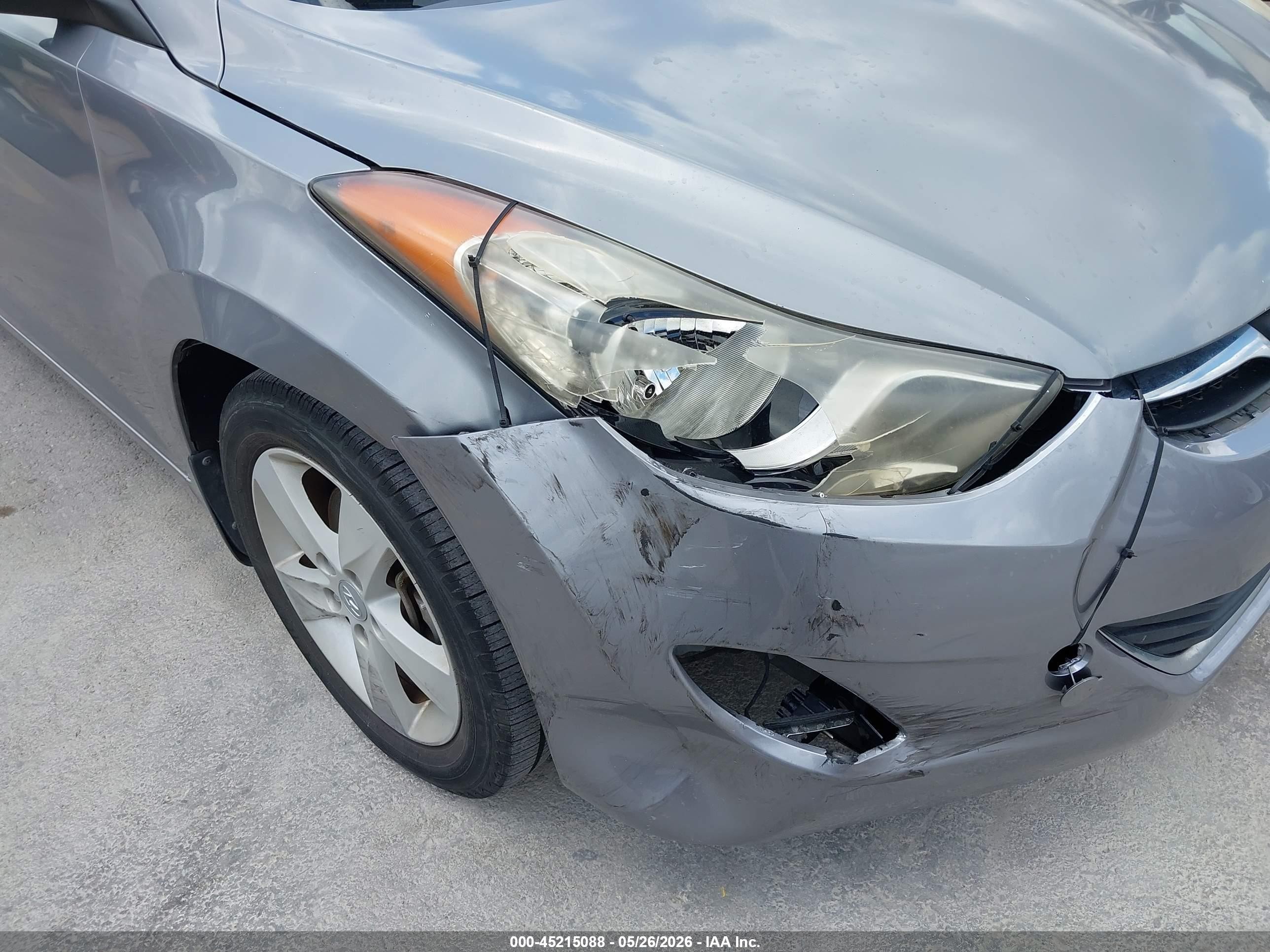 2013 Hyundai Elantra Gls Gold vin: KMHDH4AE8DU529914