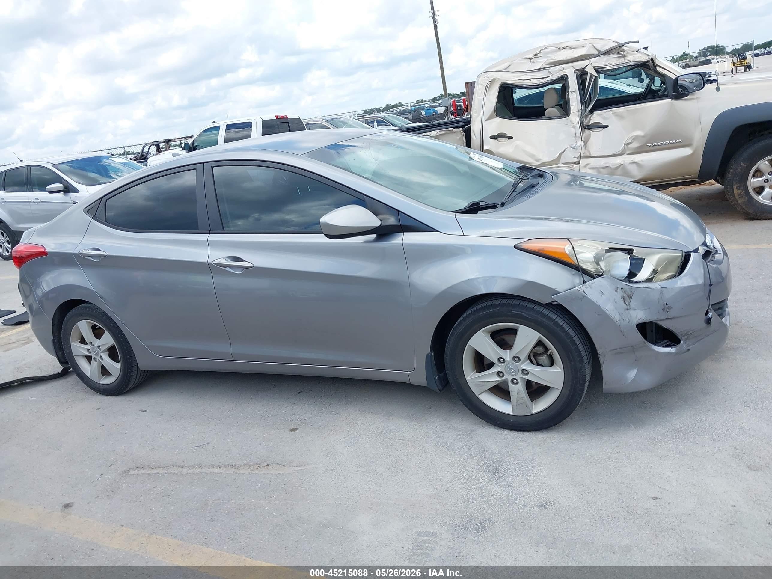 2013 Hyundai Elantra Gls Gold vin: KMHDH4AE8DU529914
