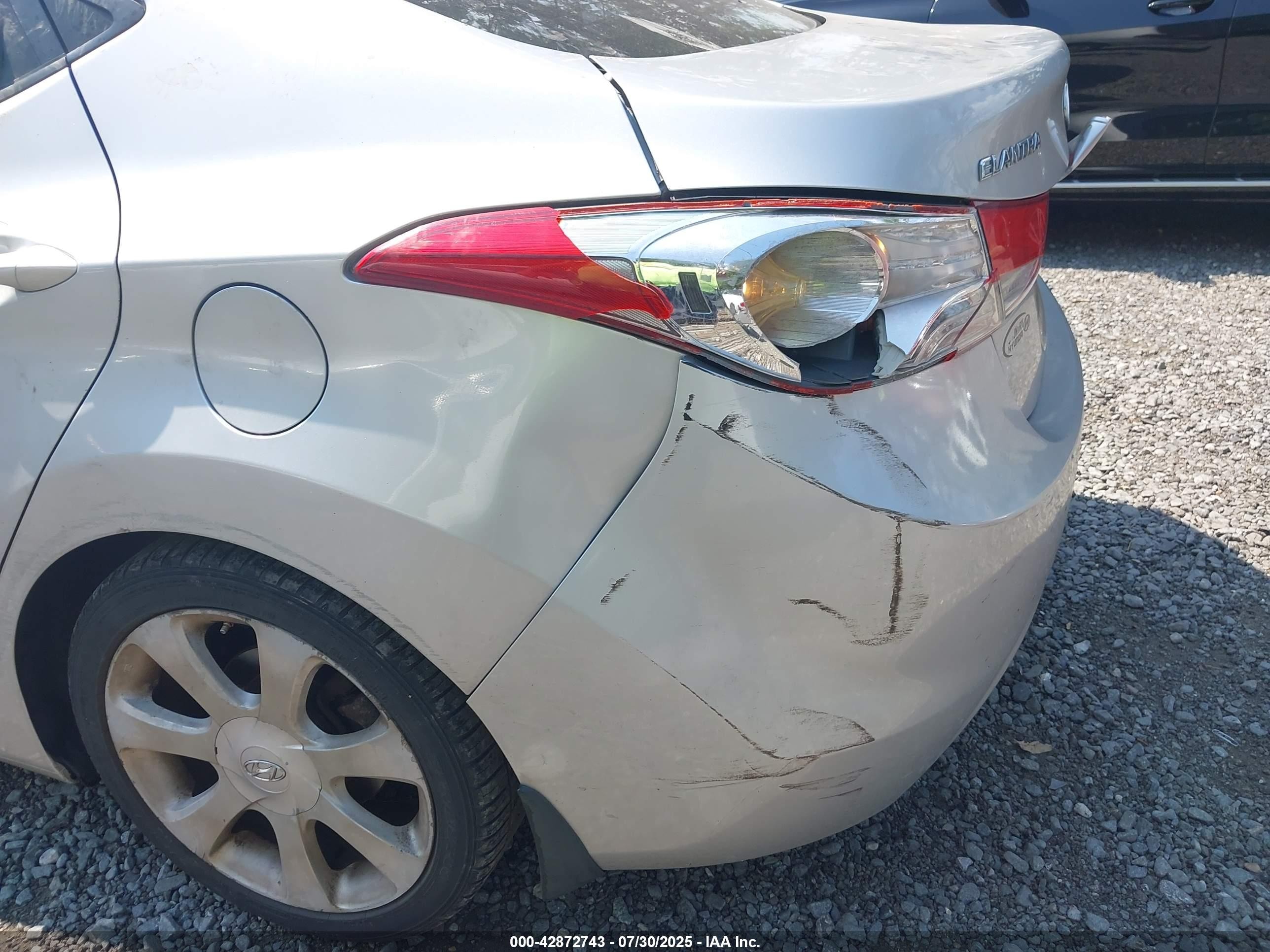 2013 Hyundai Elantra Limited Silver vin: KMHDH4AE8DU627356