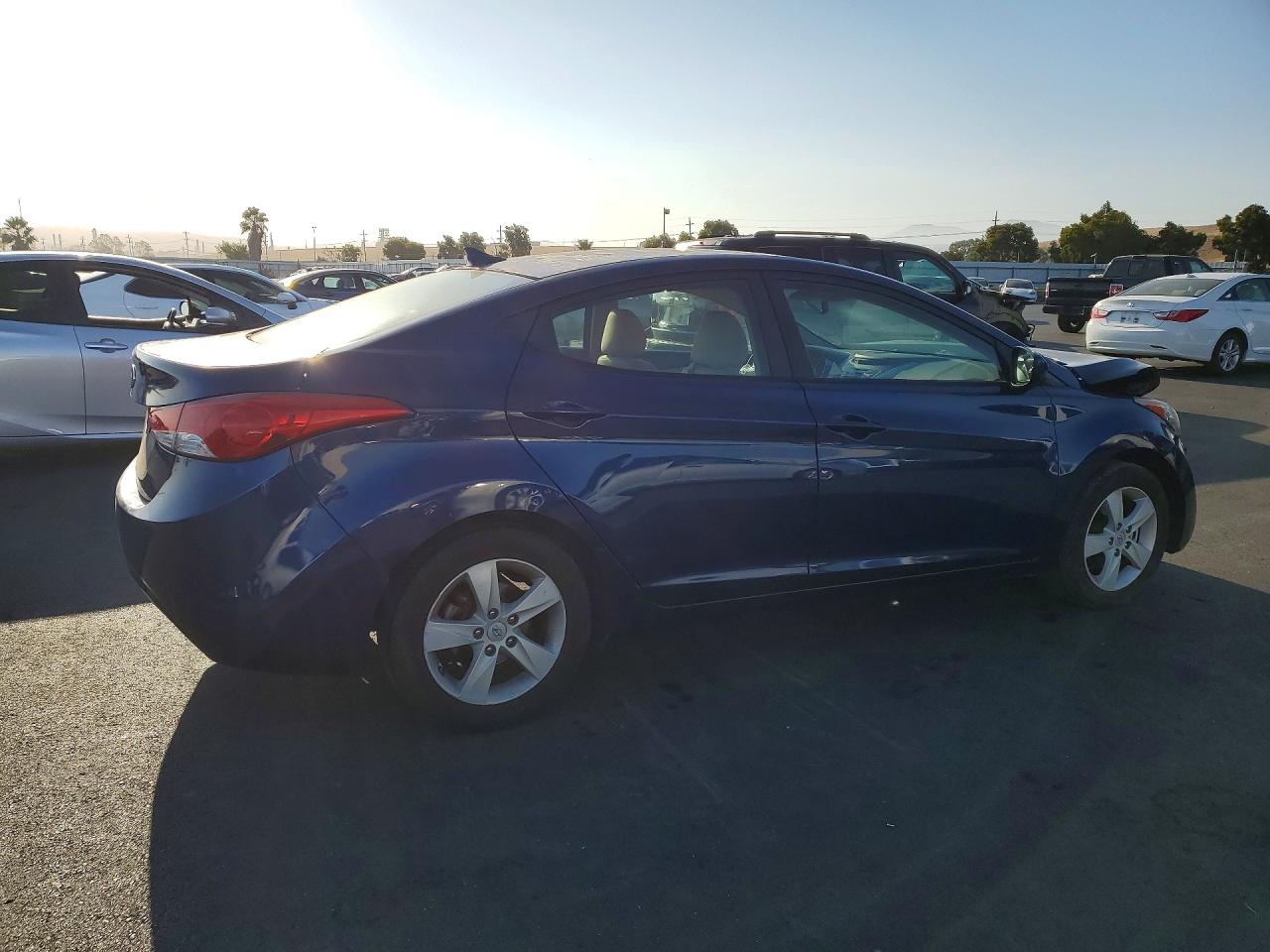 2013 Hyundai Elantra Gls Blue vin: KMHDH4AE8DU690683
