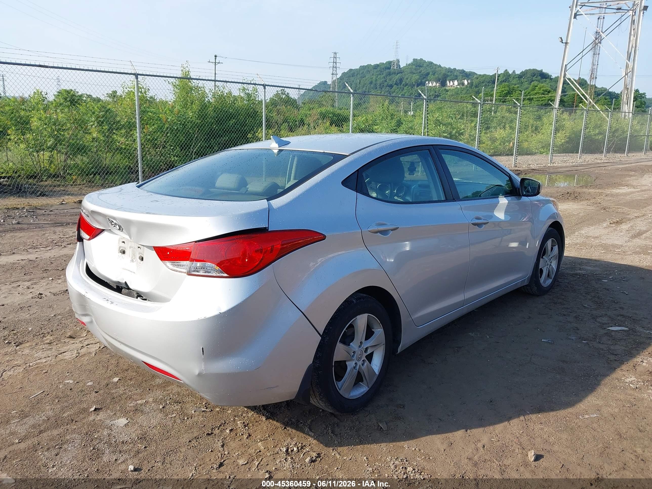 2013 Hyundai Elantra Gls Серебряный vin: KMHDH4AE8DU723360