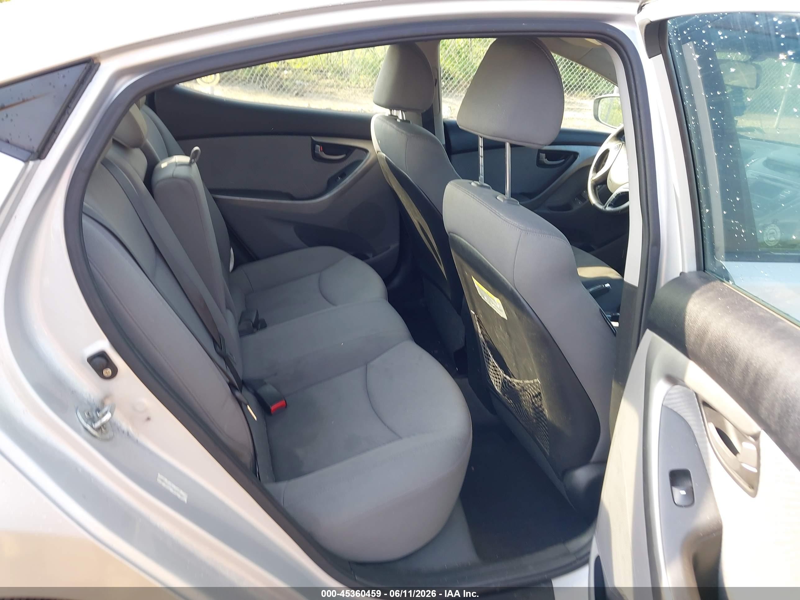 2013 Hyundai Elantra Gls Серебряный vin: KMHDH4AE8DU723360