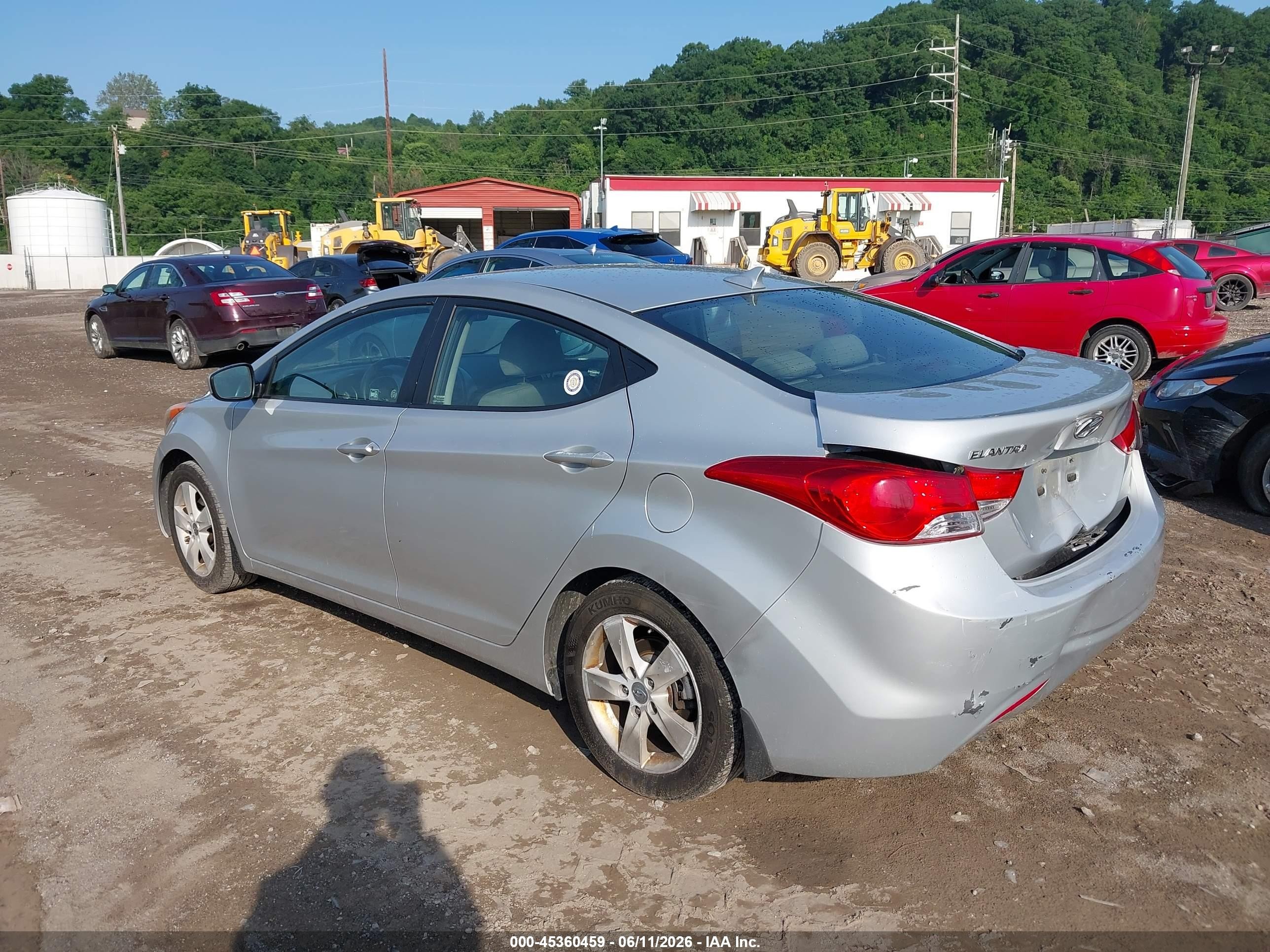 2013 Hyundai Elantra Gls Серебряный vin: KMHDH4AE8DU723360