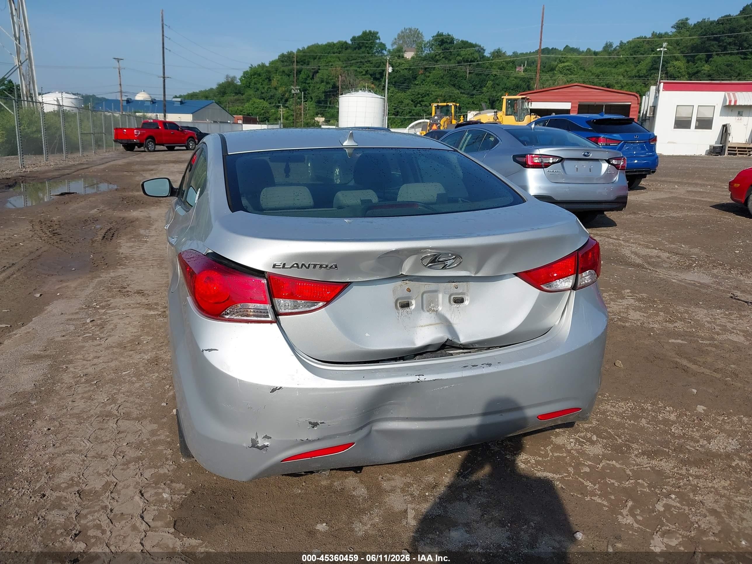 2013 Hyundai Elantra Gls Серебряный vin: KMHDH4AE8DU723360