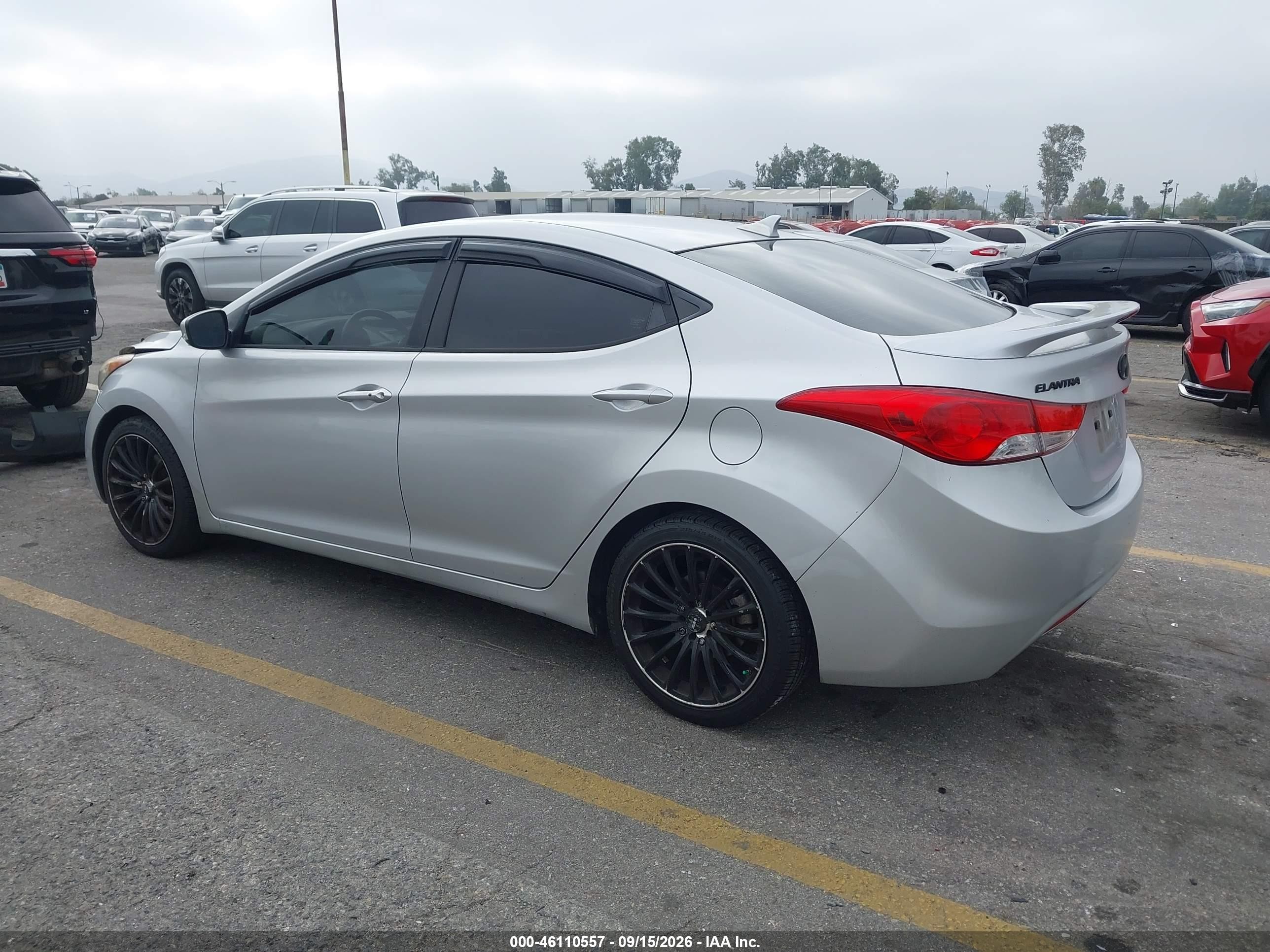 2013 Hyundai Elantra Limited Серебряный vin: KMHDH4AE8DU763731