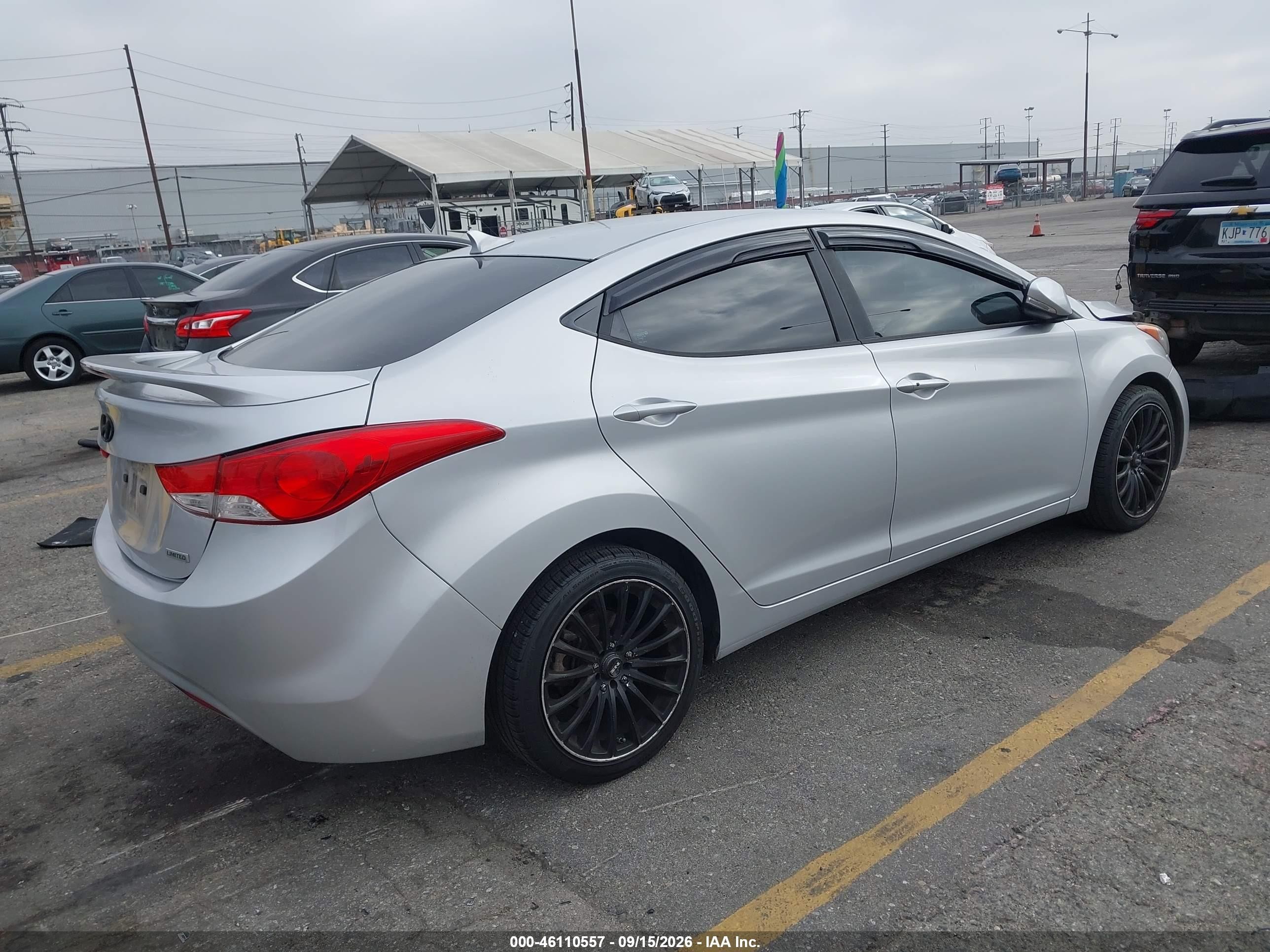 2013 Hyundai Elantra Limited Серебряный vin: KMHDH4AE8DU763731