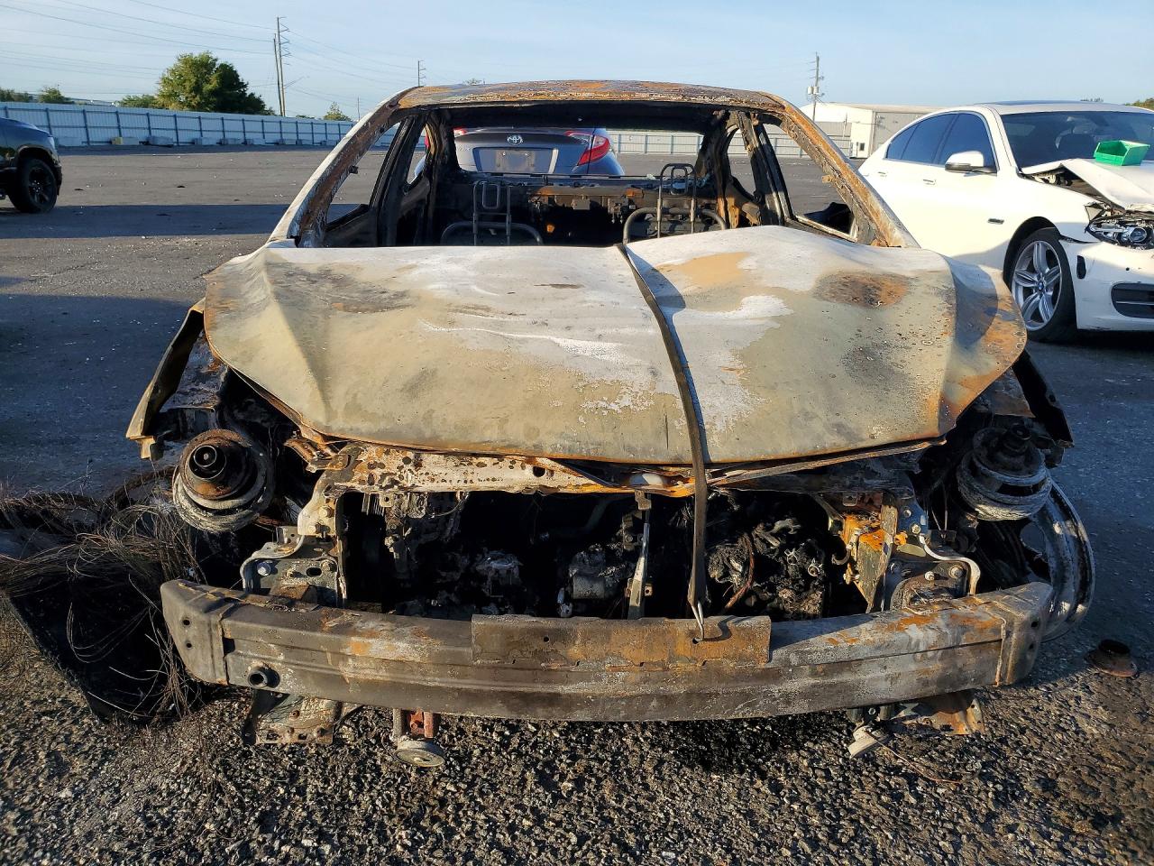 2013 Hyundai Elantra Limited Burn vin: KMHDH4AE8DU834569