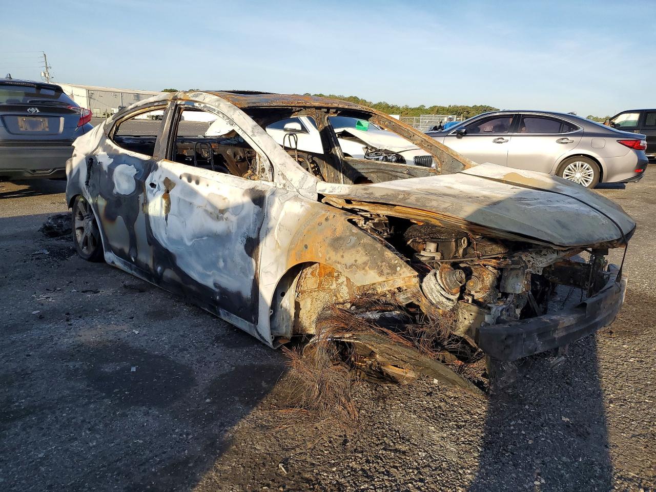 2013 Hyundai Elantra Limited Burn vin: KMHDH4AE8DU834569