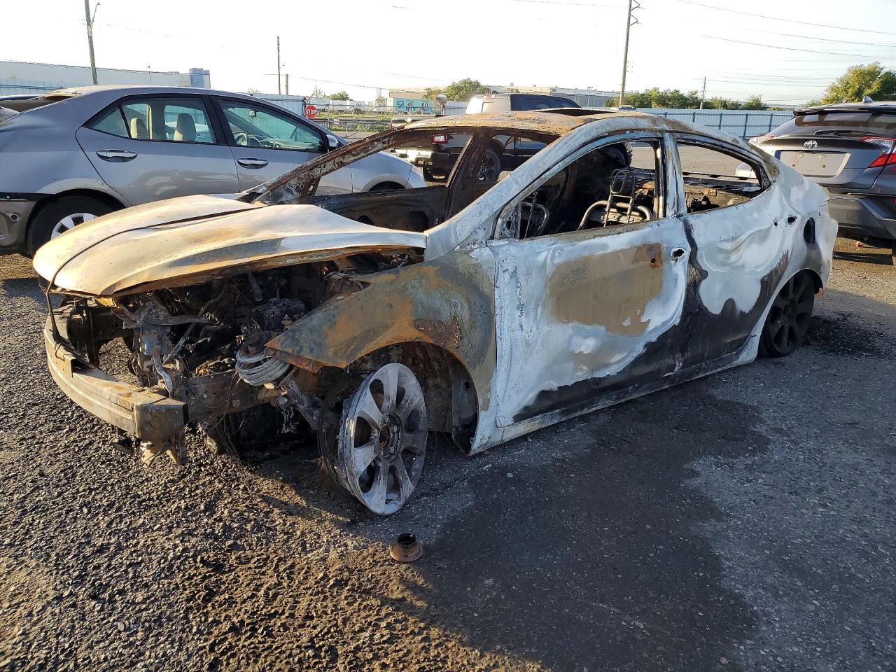 2013 Hyundai Elantra Limited Пожар vin: KMHDH4AE8DU834569