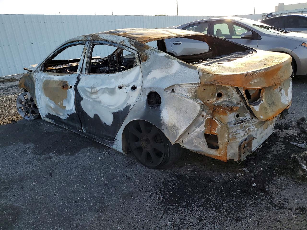 2013 Hyundai Elantra Limited Burn vin: KMHDH4AE8DU834569