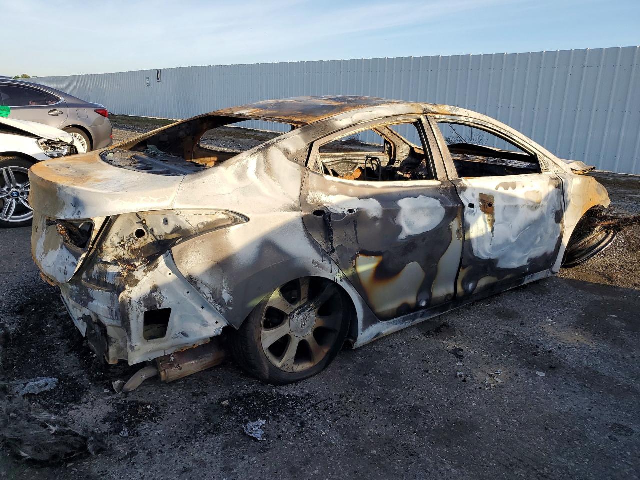 2013 Hyundai Elantra Limited Burn vin: KMHDH4AE8DU834569