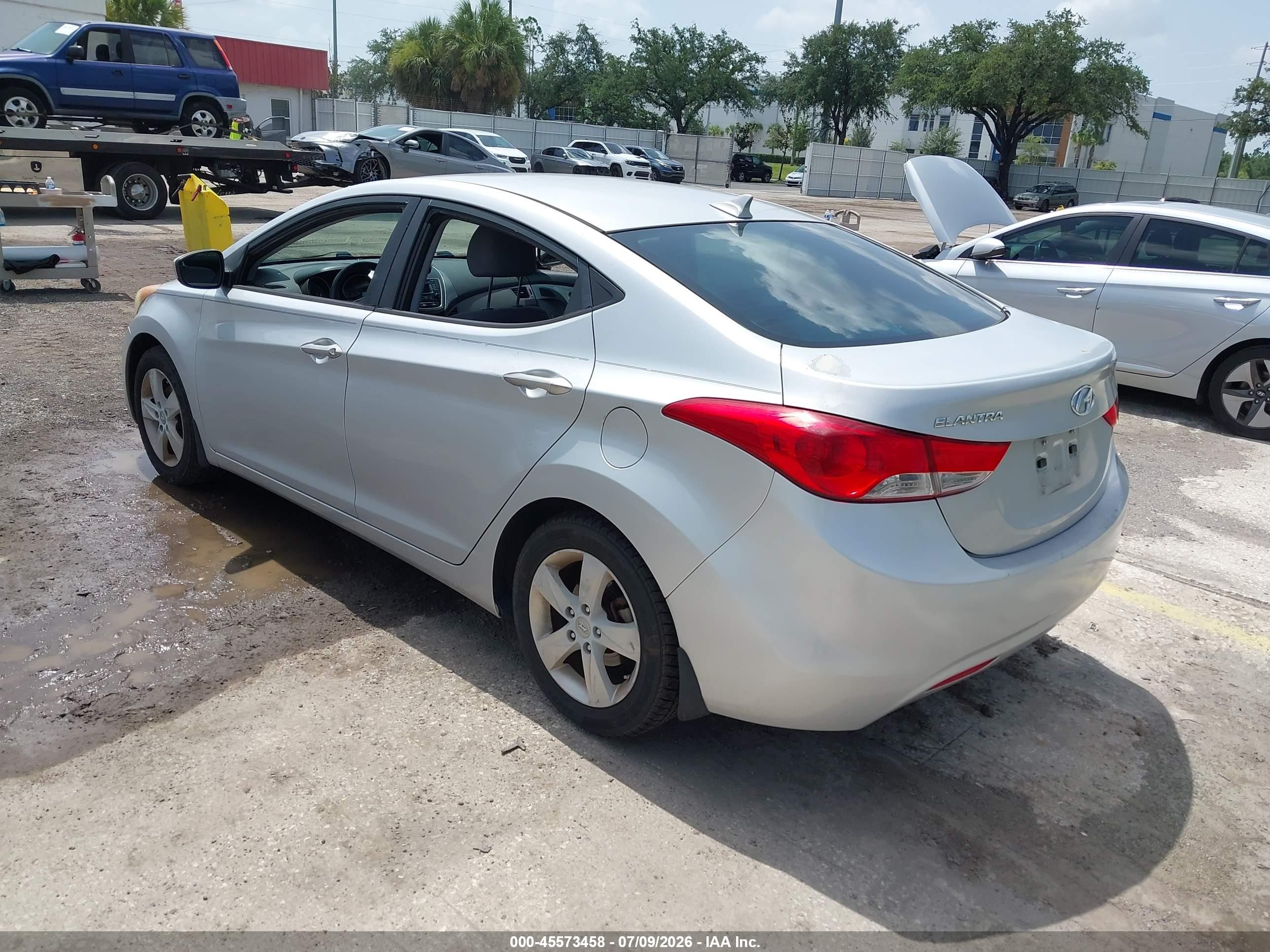 2013 Hyundai Elantra Gls Серебряный vin: KMHDH4AE8DU854465