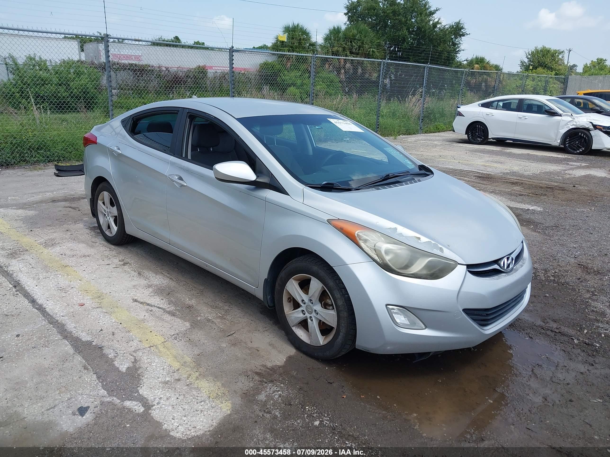 2013 Hyundai Elantra Gls Серебряный vin: KMHDH4AE8DU854465