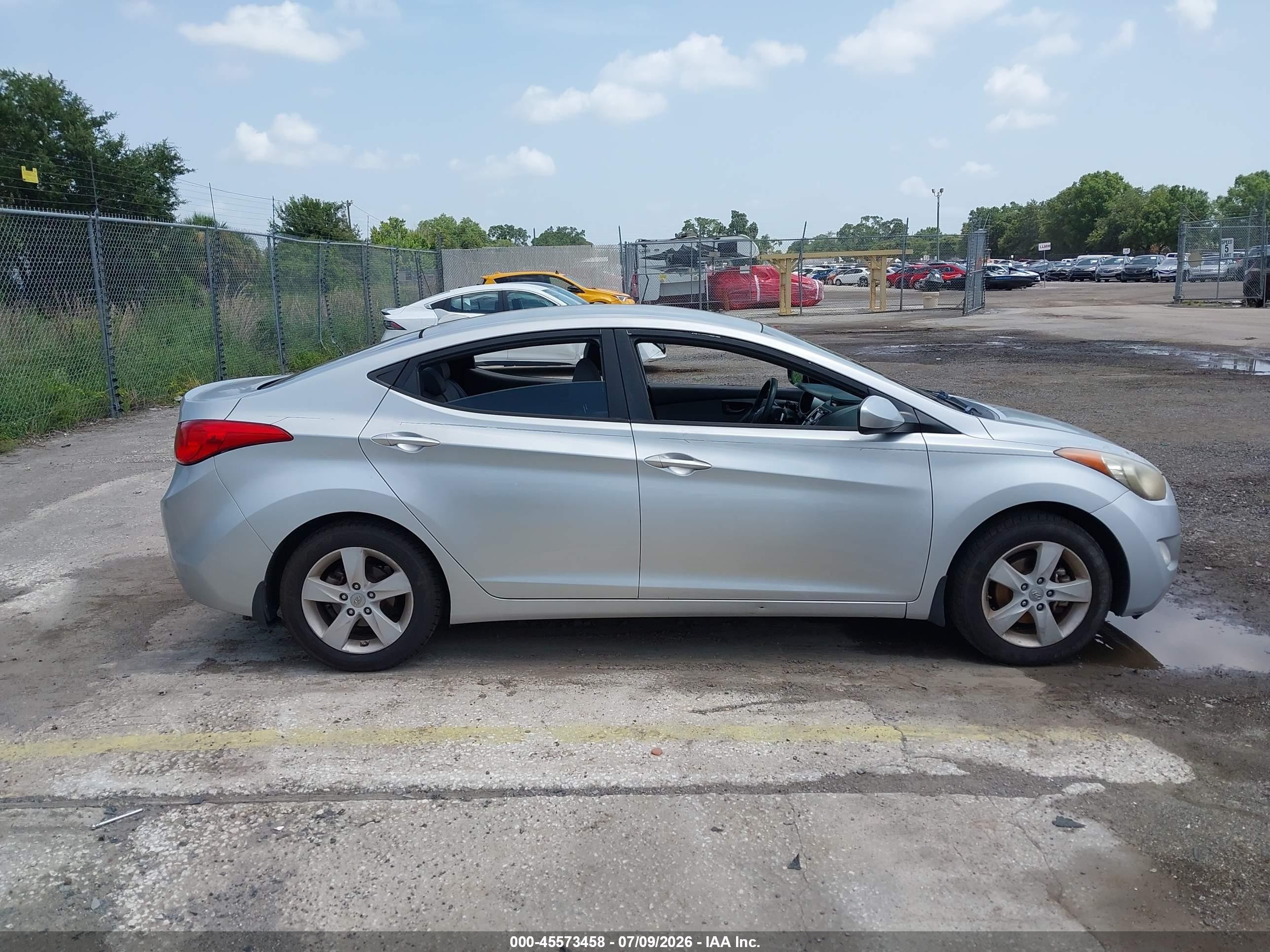 2013 Hyundai Elantra Gls Серебряный vin: KMHDH4AE8DU854465