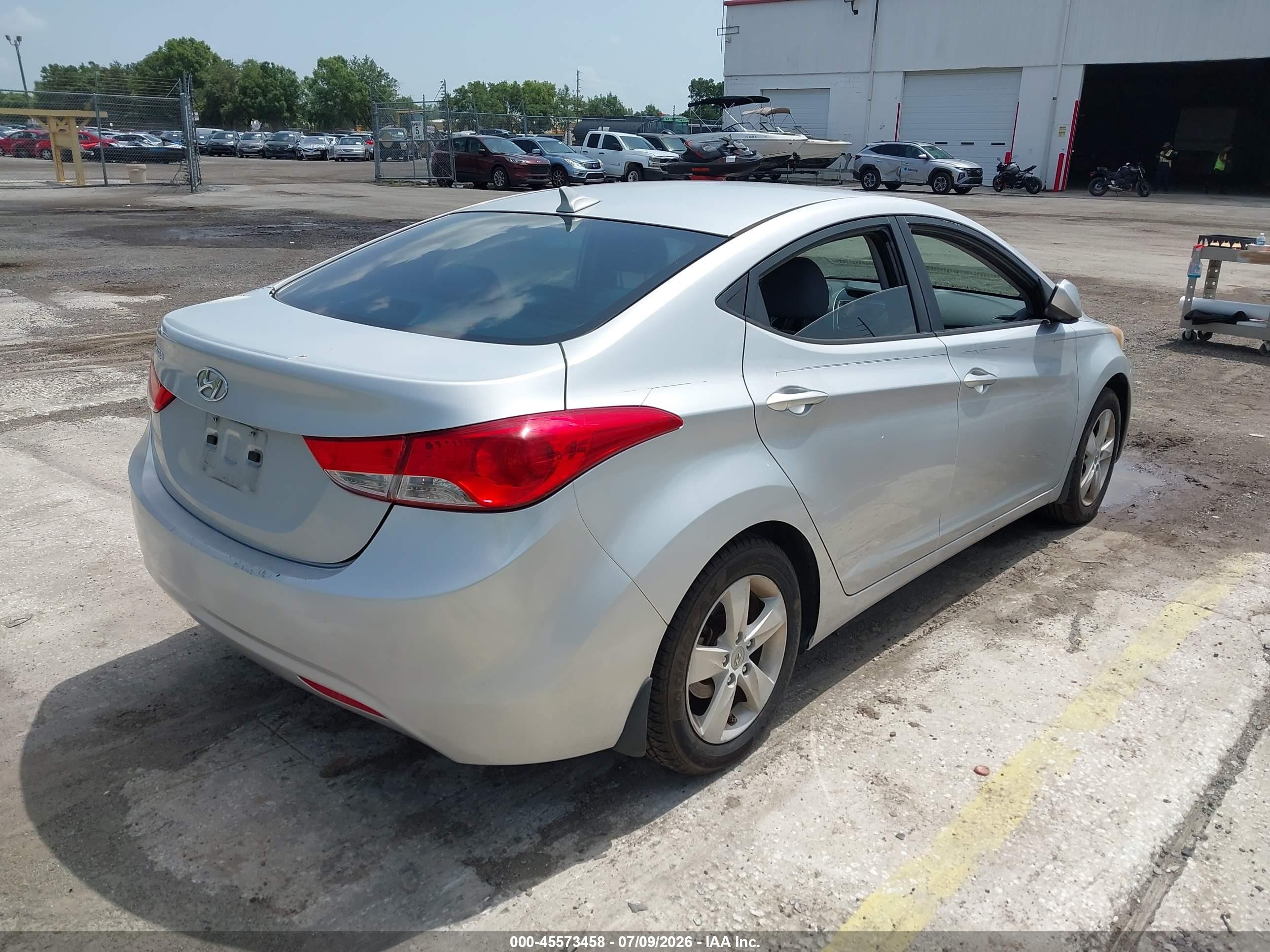 2013 Hyundai Elantra Gls Серебряный vin: KMHDH4AE8DU854465
