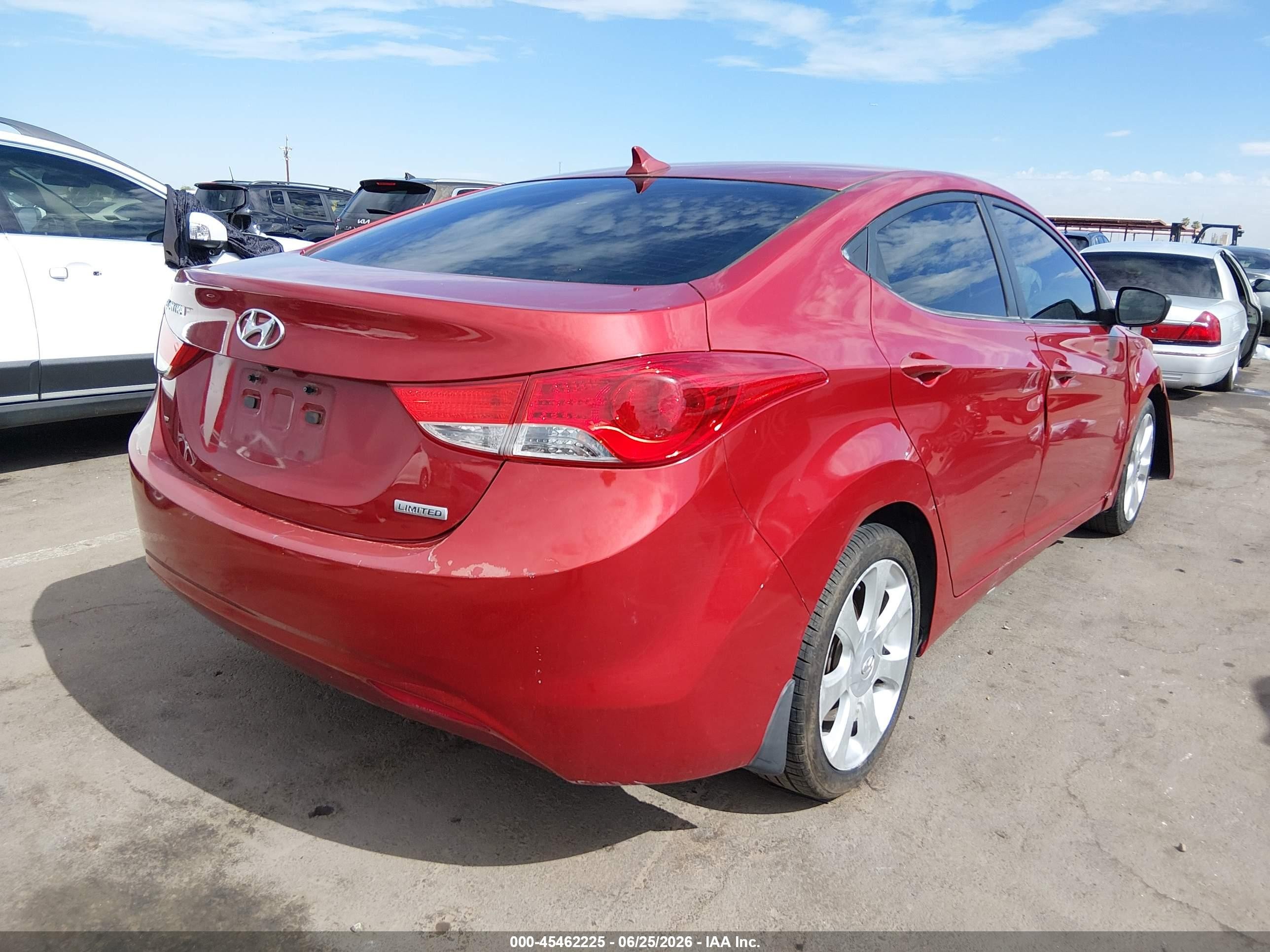2013 Hyundai Elantra Limited Red vin: KMHDH4AE8DU859584