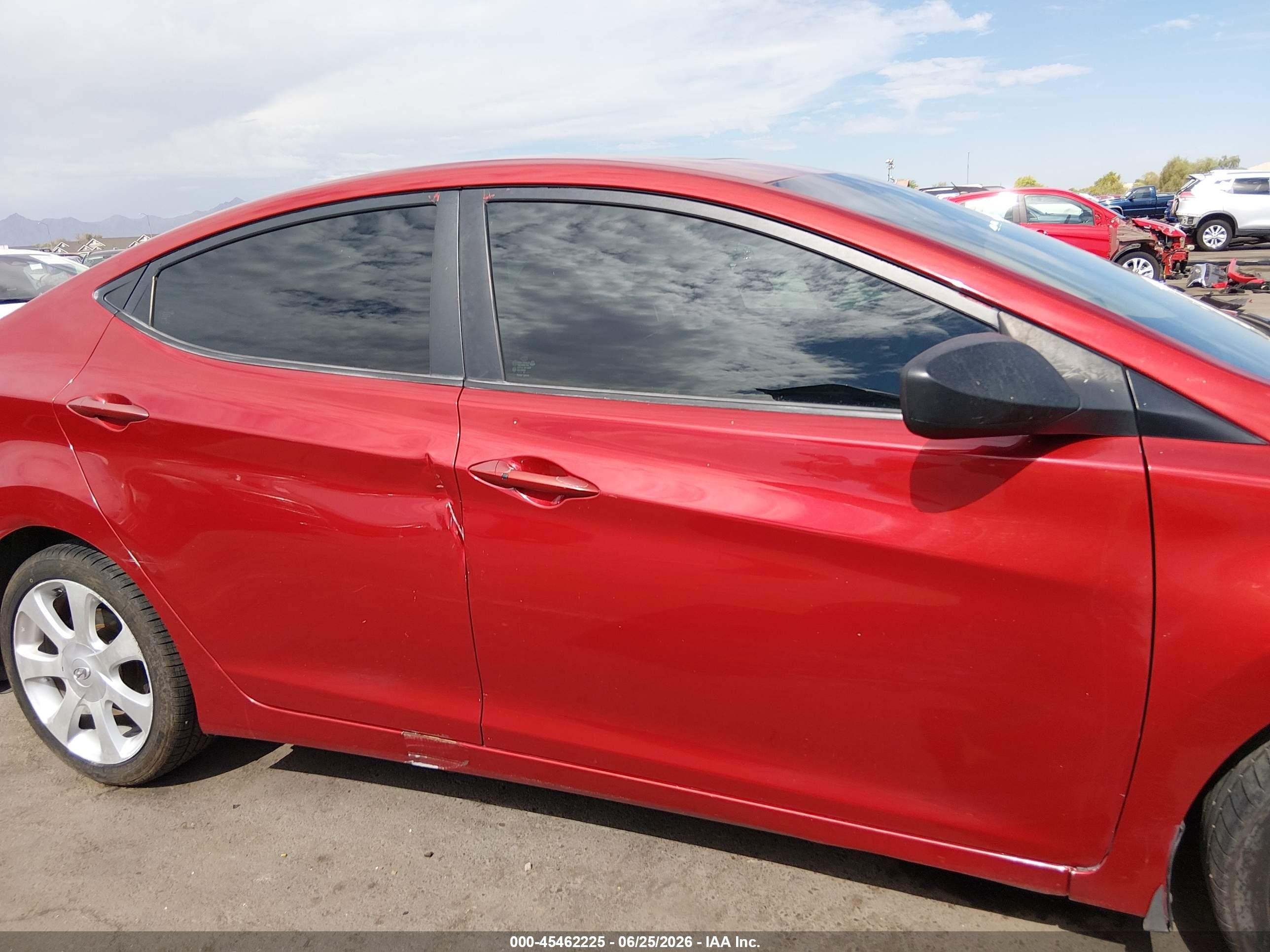 2013 Hyundai Elantra Limited Red vin: KMHDH4AE8DU859584