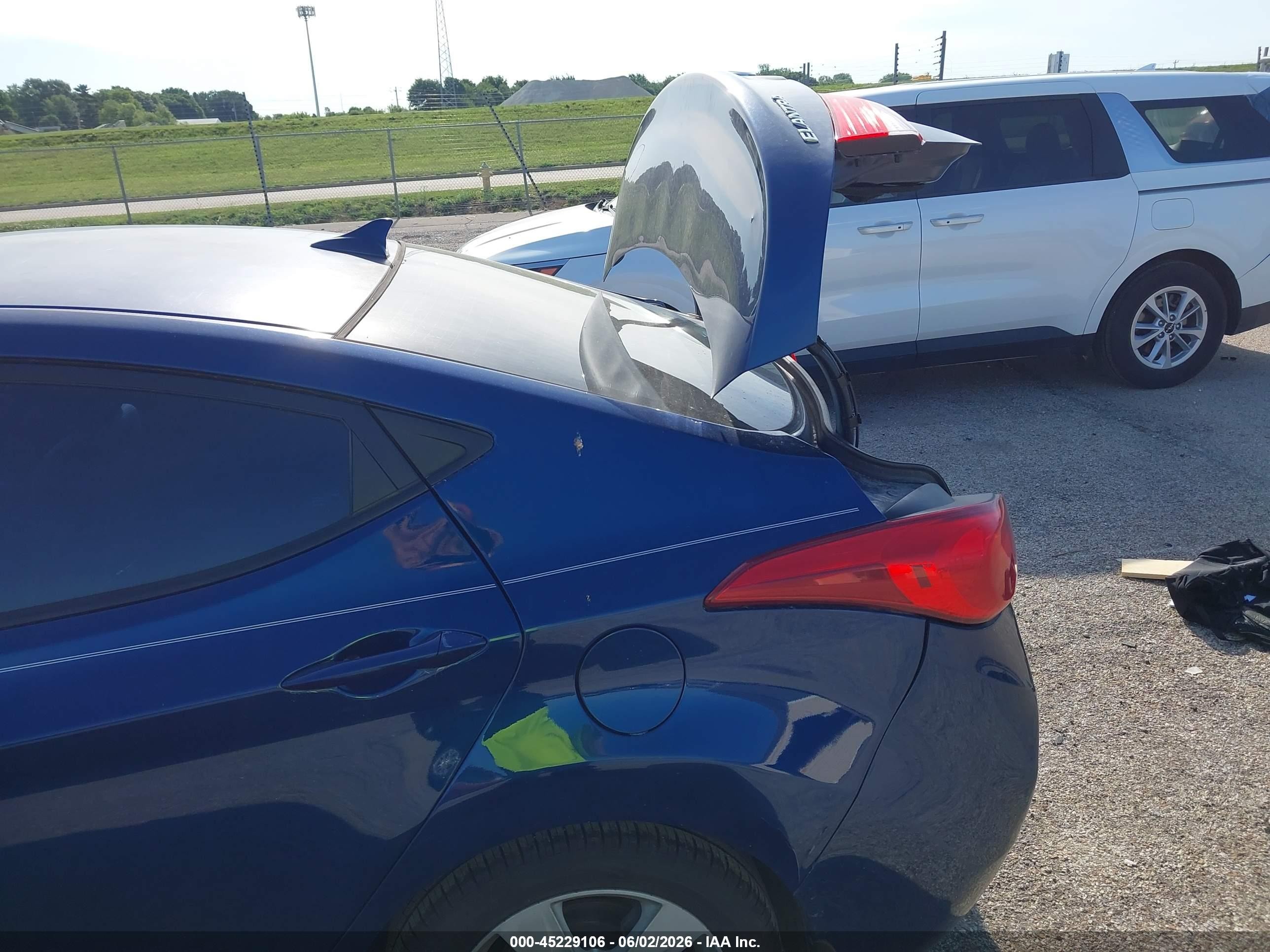 2013 Hyundai Elantra Gls Blue vin: KMHDH4AE8DU874893