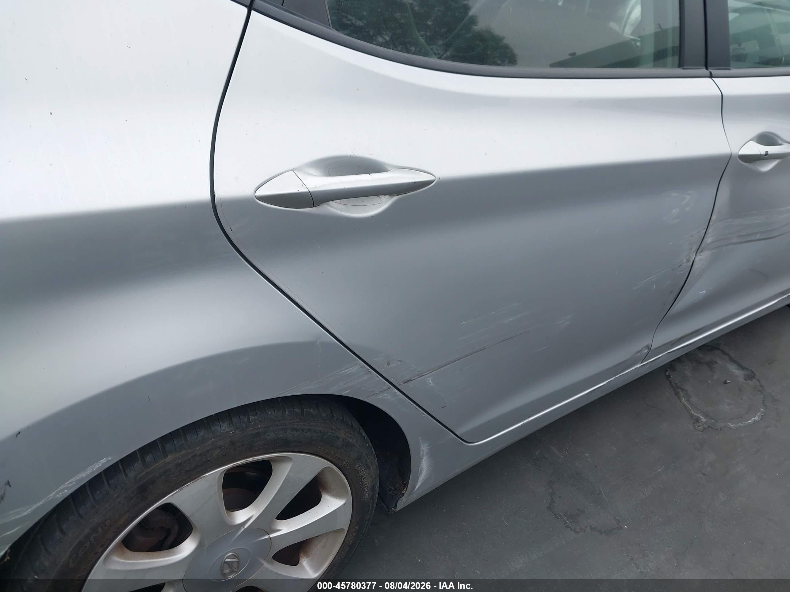 2013 Hyundai Elantra Limited Silver vin: KMHDH4AE8DU919623
