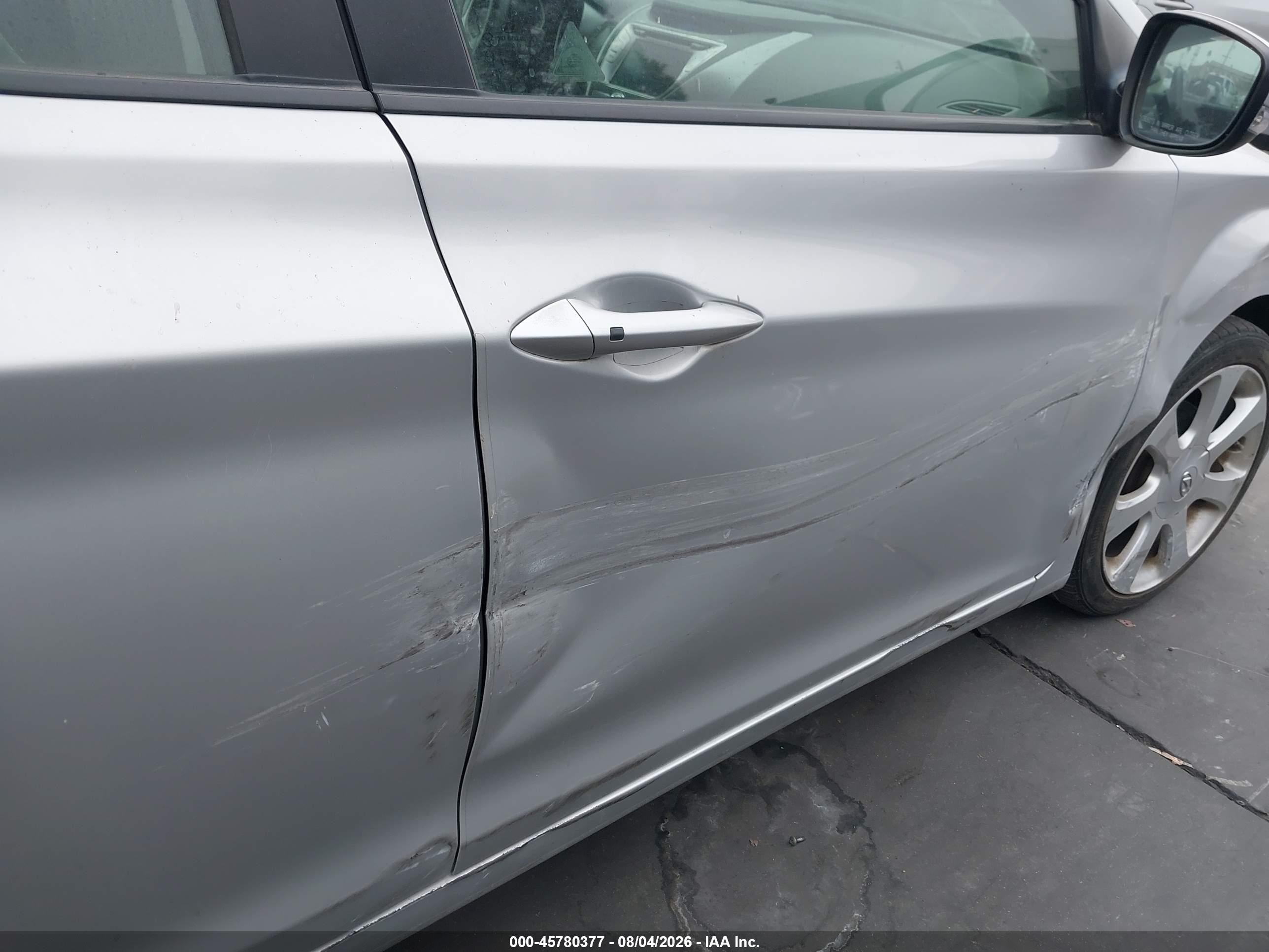 2013 Hyundai Elantra Limited Silver vin: KMHDH4AE8DU919623