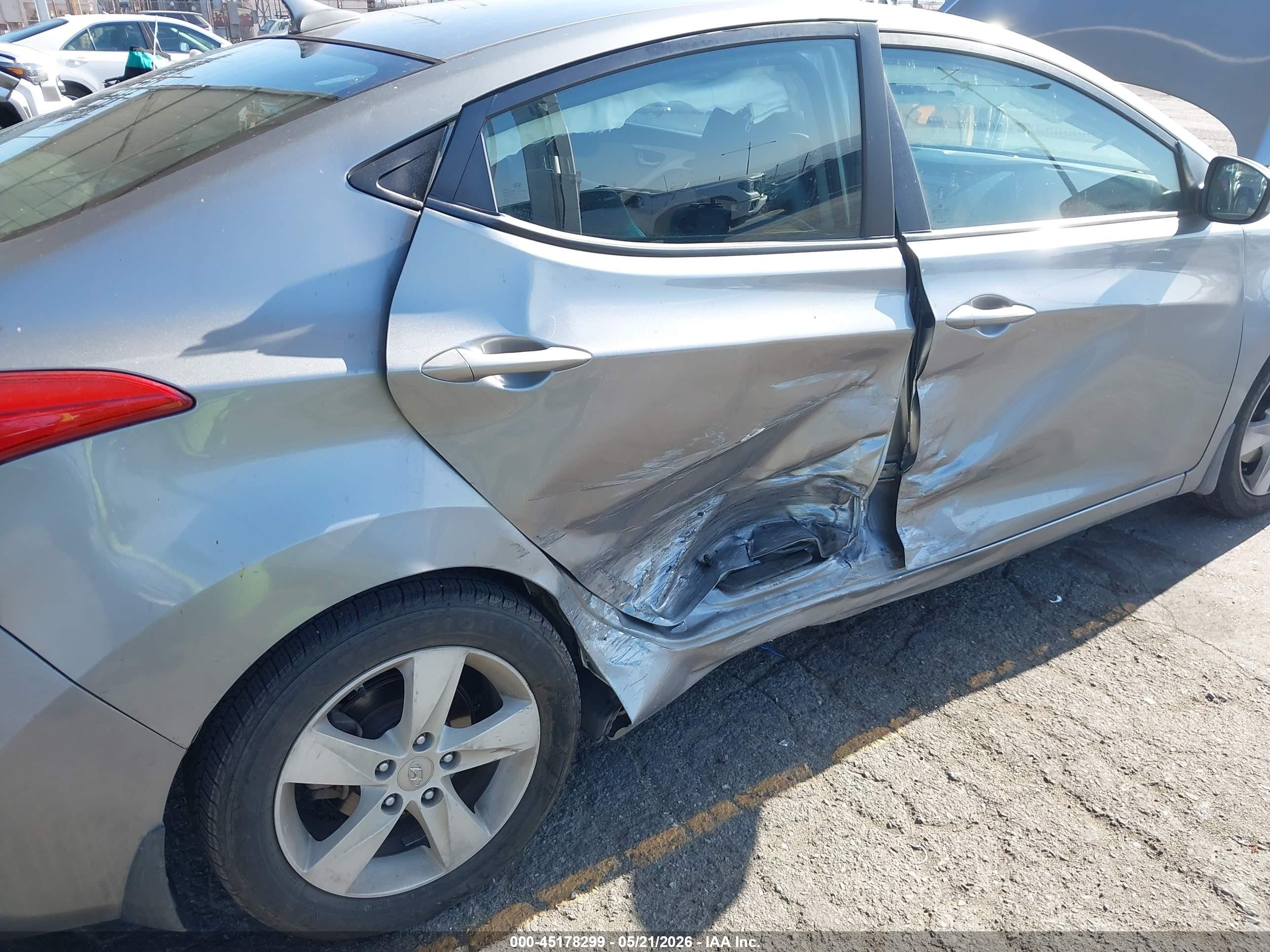 2013 Hyundai Elantra Gls Silver vin: KMHDH4AE8DU931514