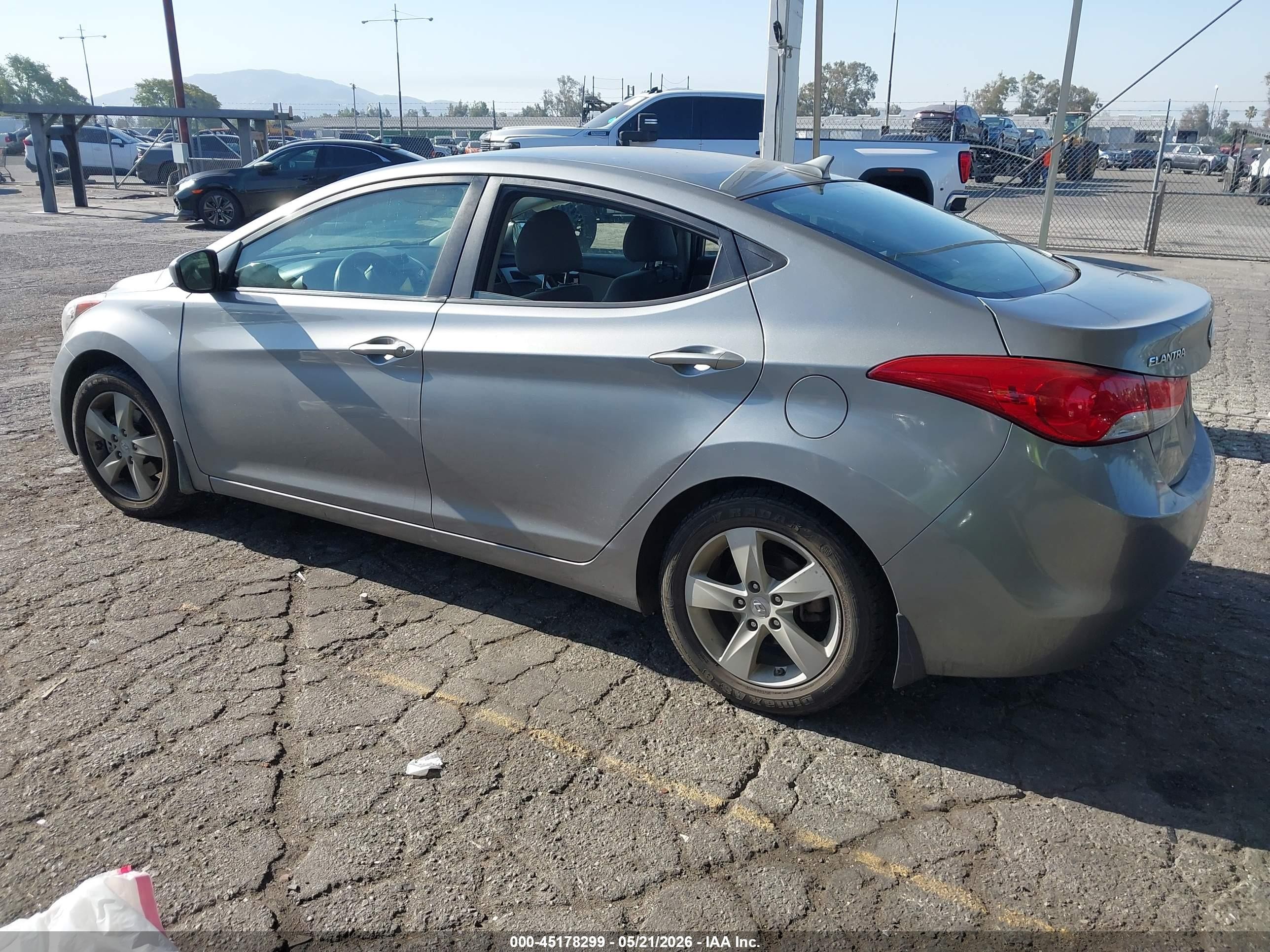 2013 Hyundai Elantra Gls Silver vin: KMHDH4AE8DU931514