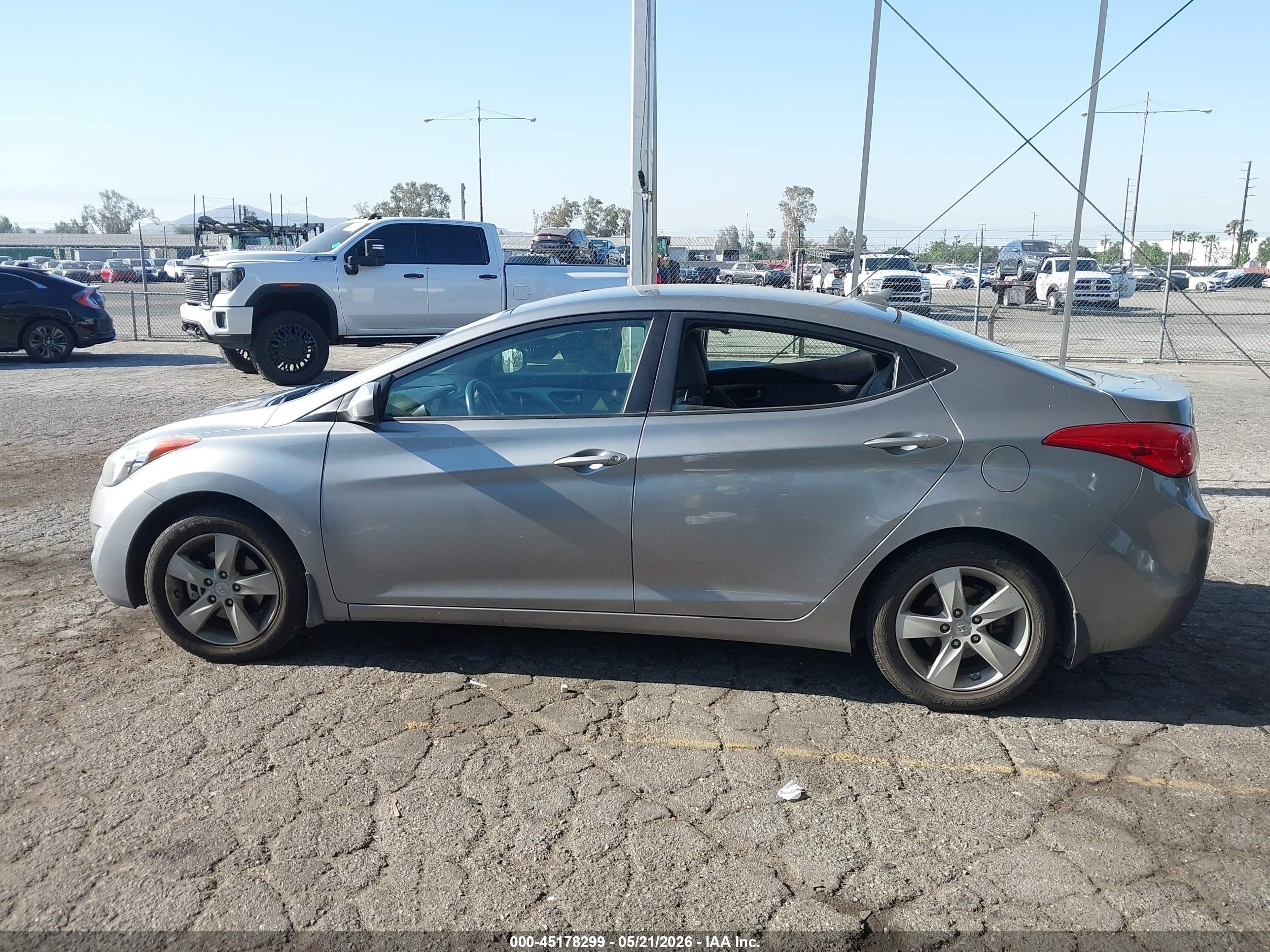 2013 Hyundai Elantra Gls Silver vin: KMHDH4AE8DU931514