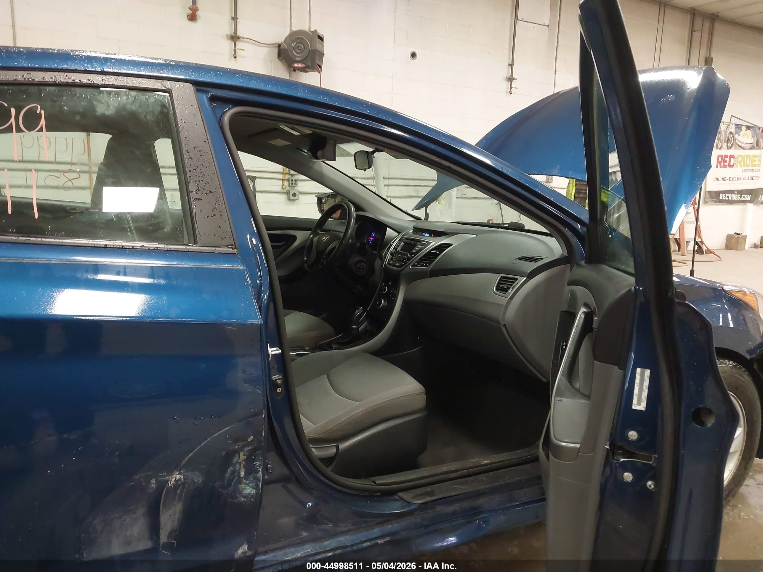 2014 Hyundai Elantra Se Blue vin: KMHDH4AE8EU131815