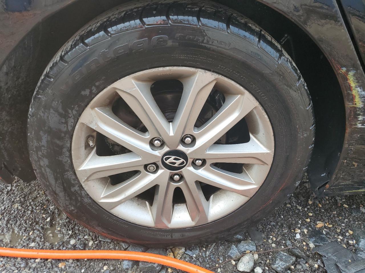 2015 Hyundai Elantra Se Black vin: KMHDH4AE8FU306999 Damage: Right Rear Wheel, Curb Rash, > 12 Inches