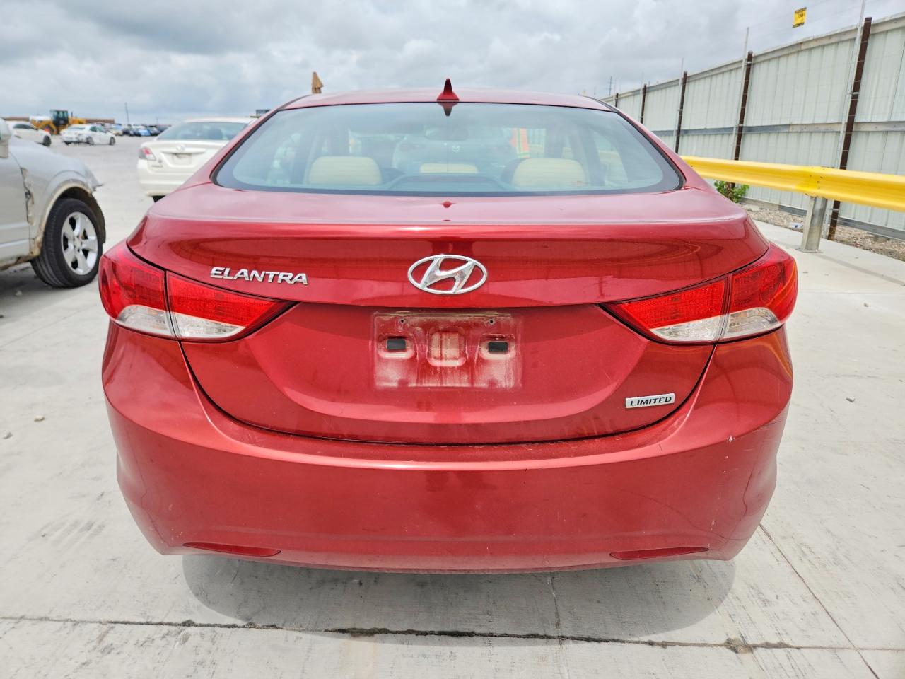 2012 Hyundai Elantra Limited Red vin: KMHDH4AE9CU427729