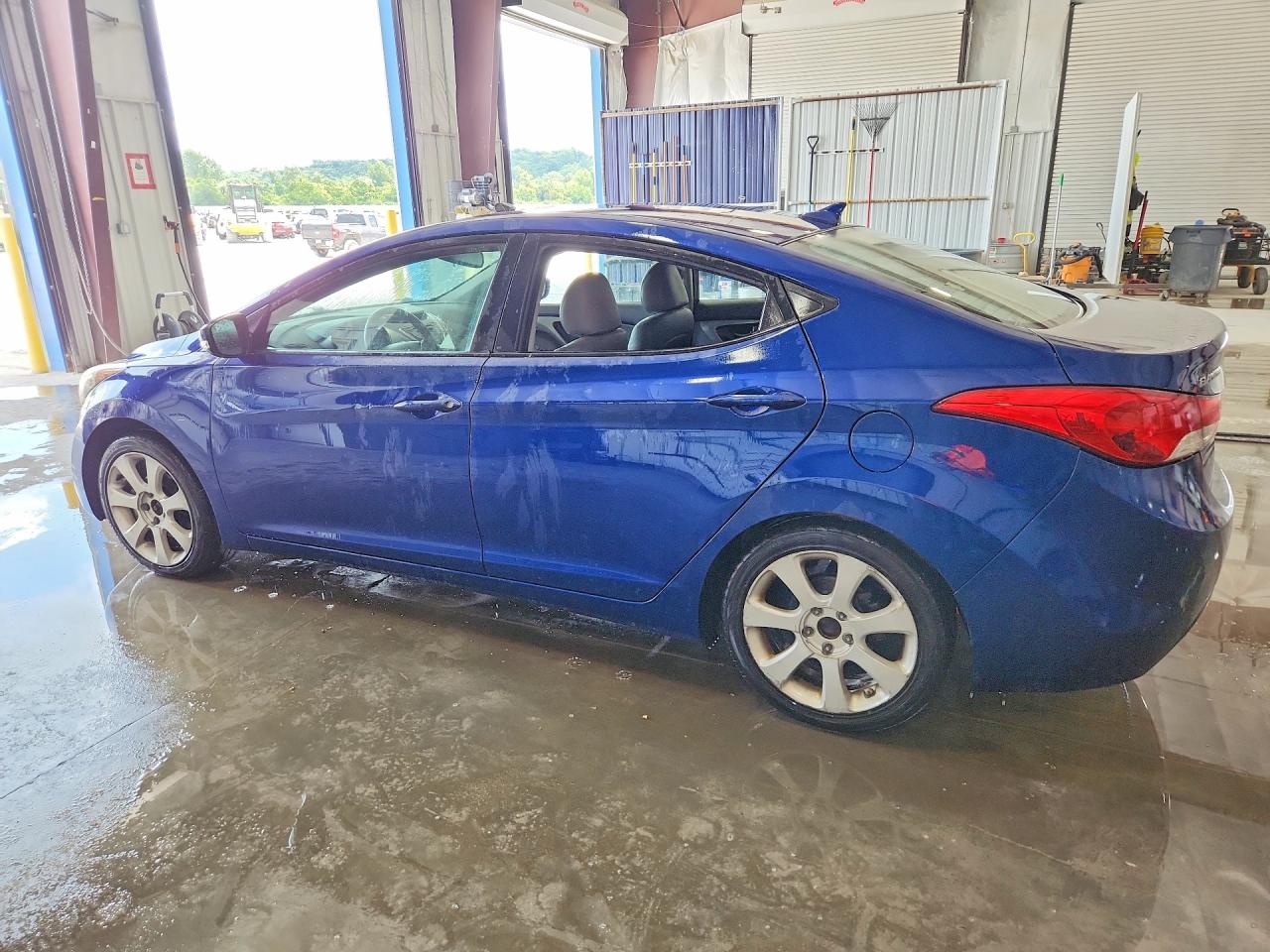 2013 Hyundai Elantra Limited Blue vin: KMHDH4AE9DU576594