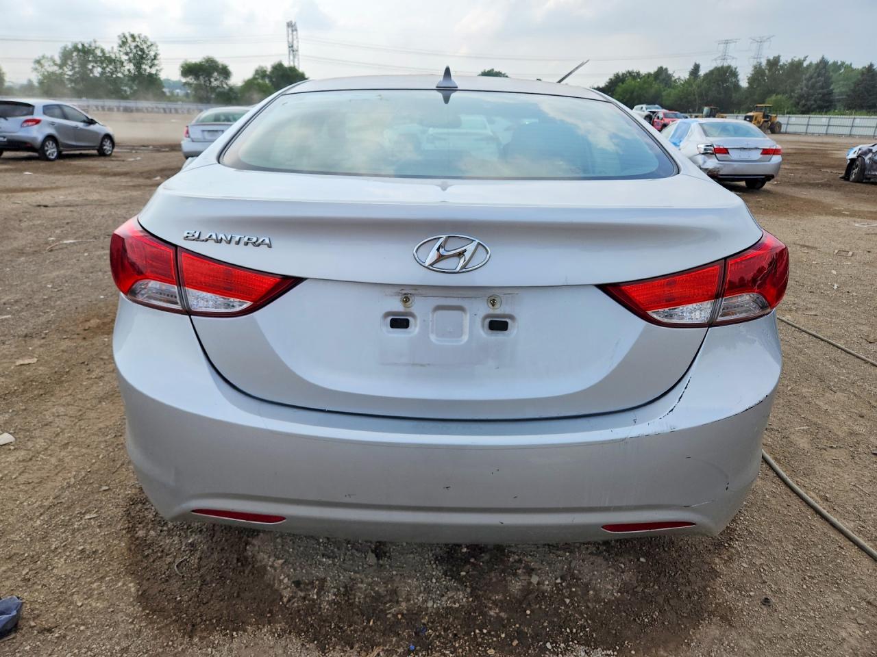 2013 Hyundai Elantra Gls Серебряный vin: KMHDH4AE9DU624790