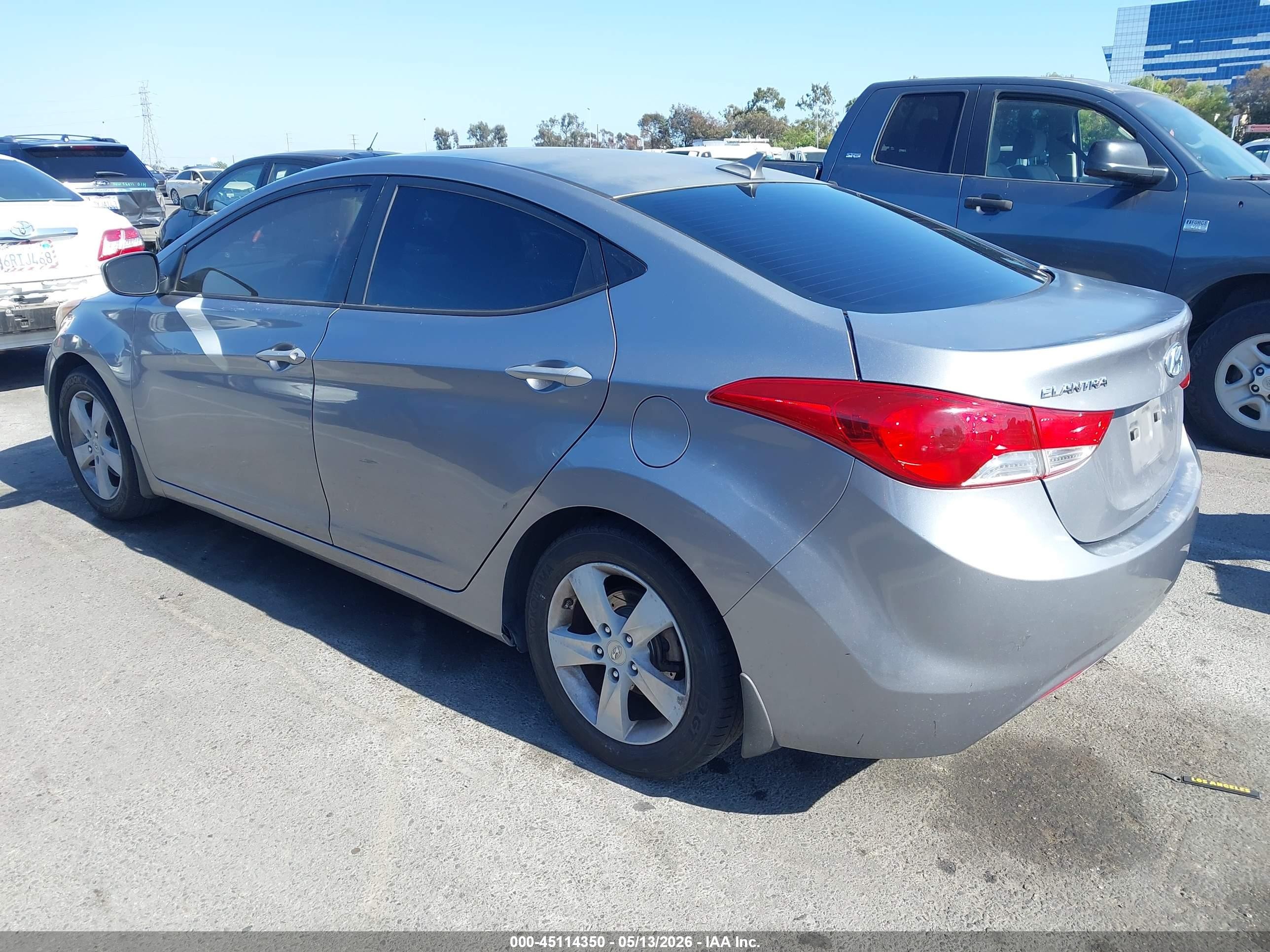 2013 Hyundai Elantra Gls/limited Silver vin: KMHDH4AE9DU689641